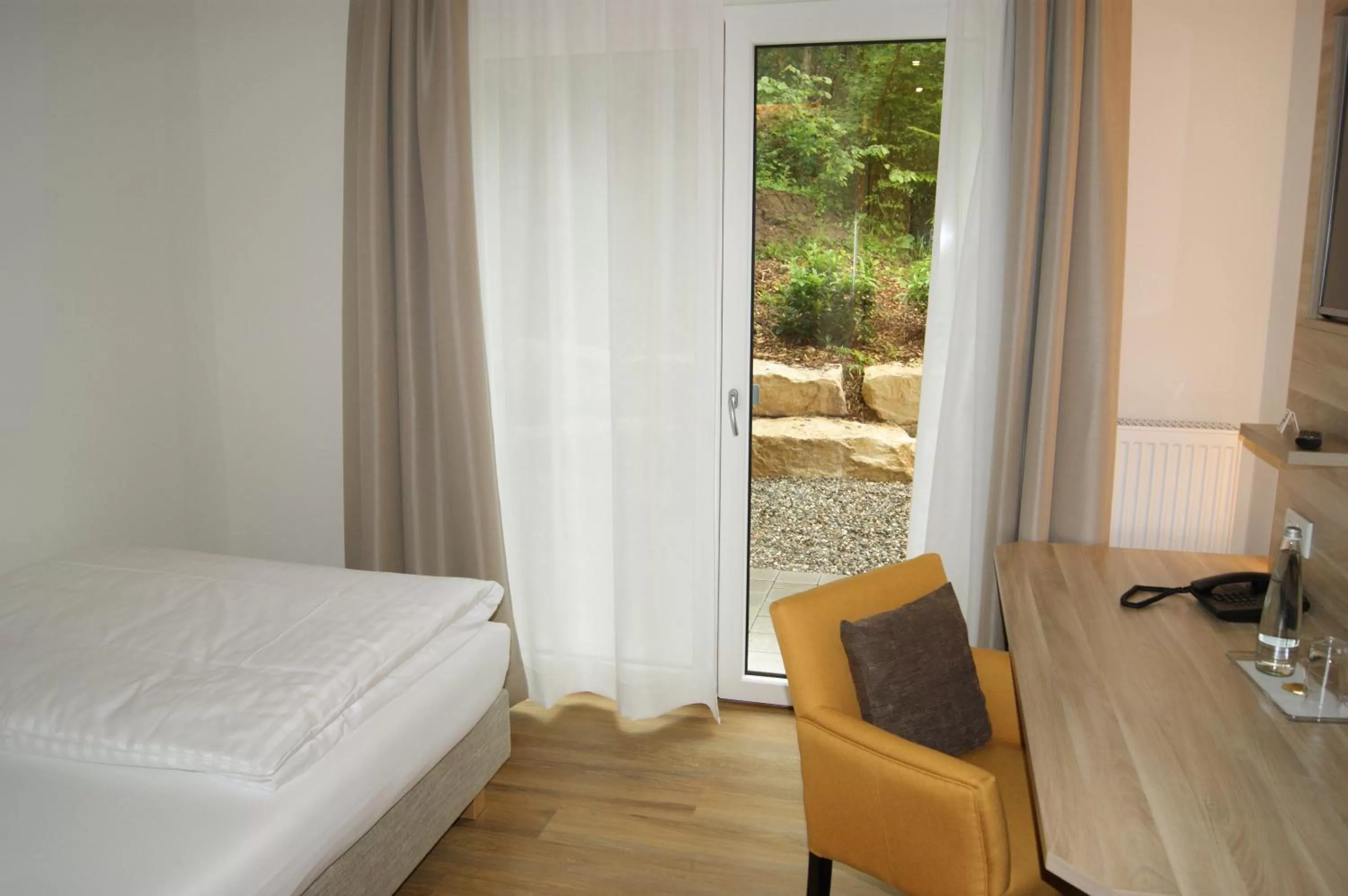 Seating area, Bed in Hotel Restaurant Muckensee