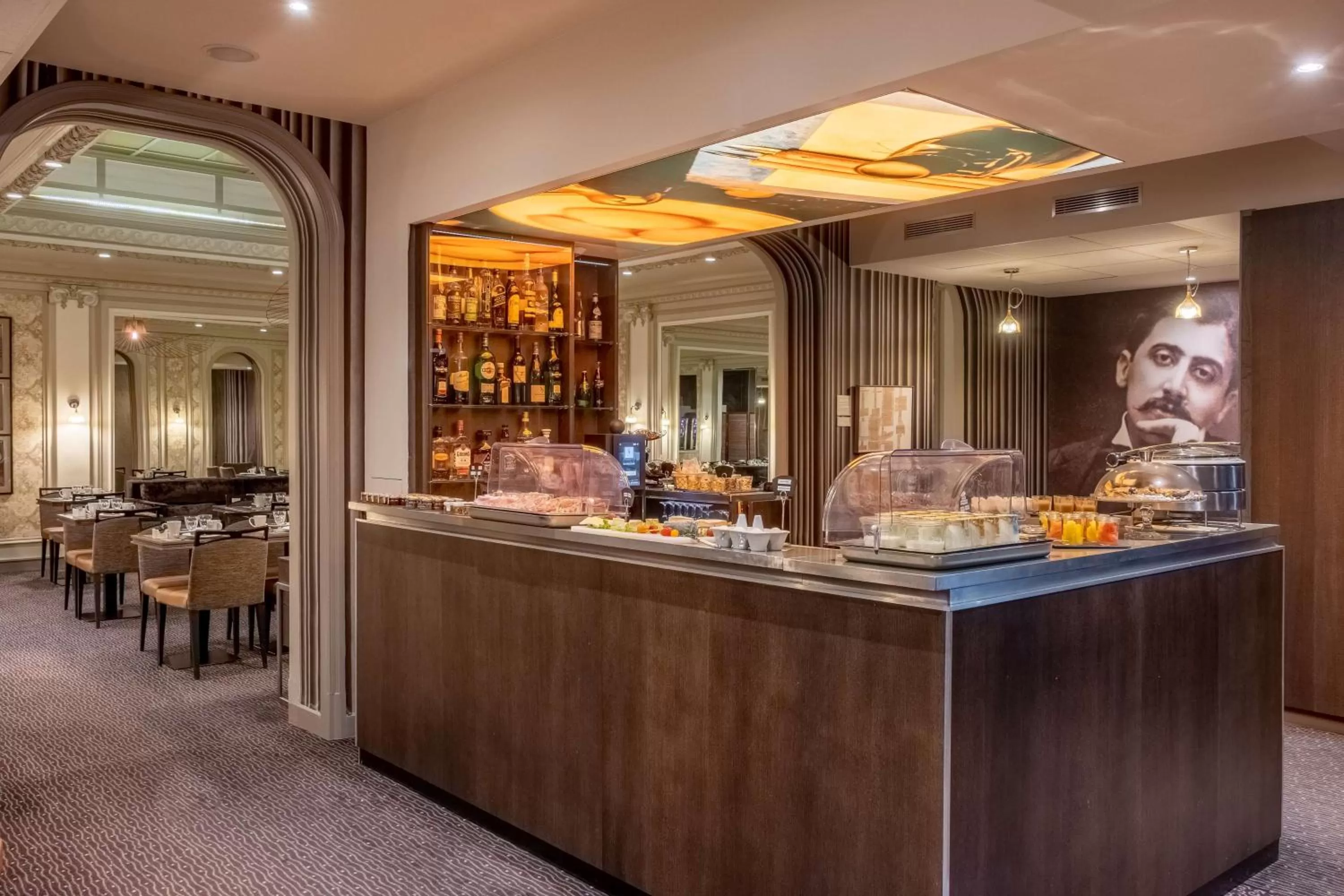 Restaurant/places to eat in Hotel Litteraire Le Swann, BW Premier Collection