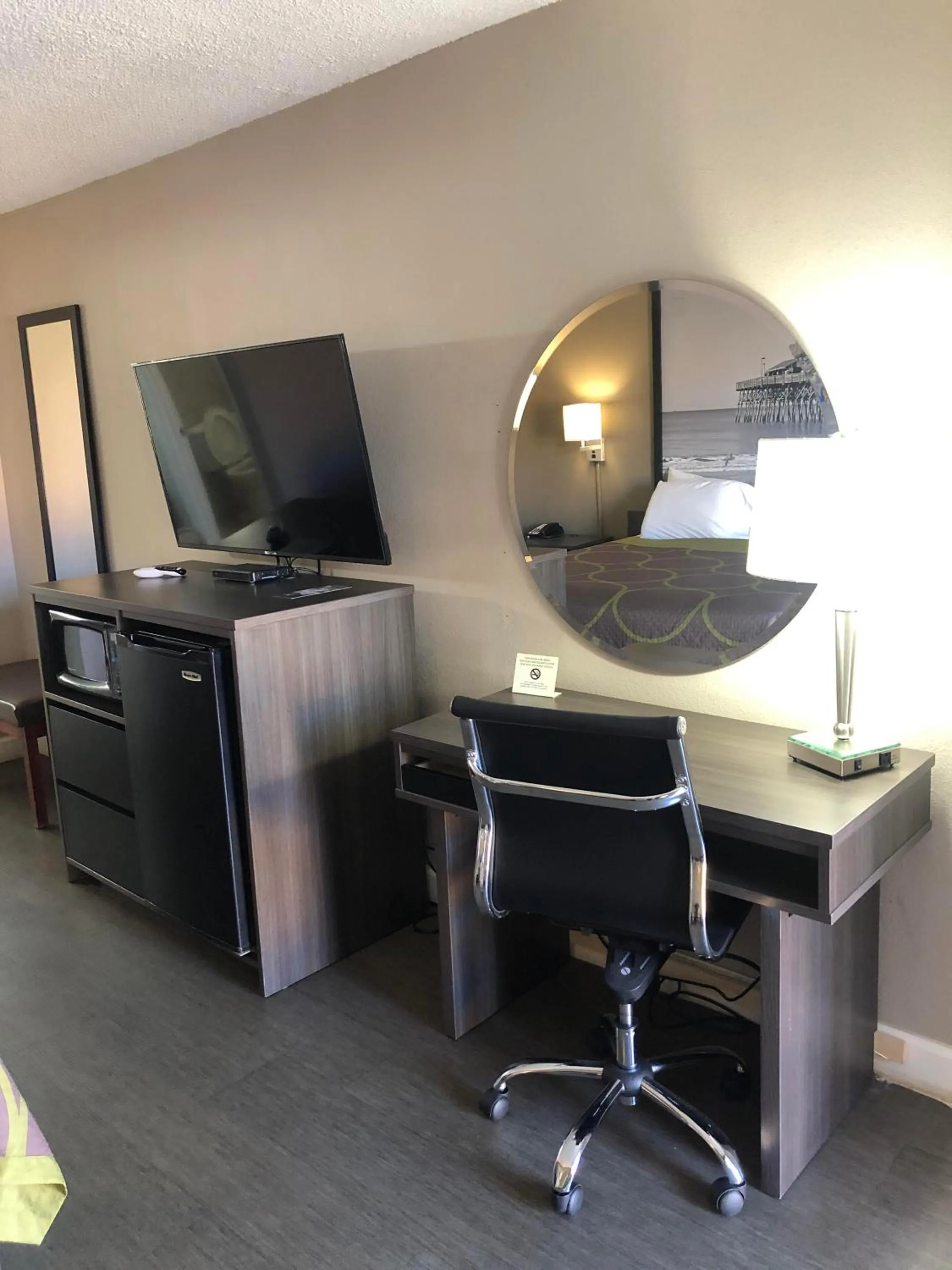 Super 8 by Wyndham Orangeburg Near I-26