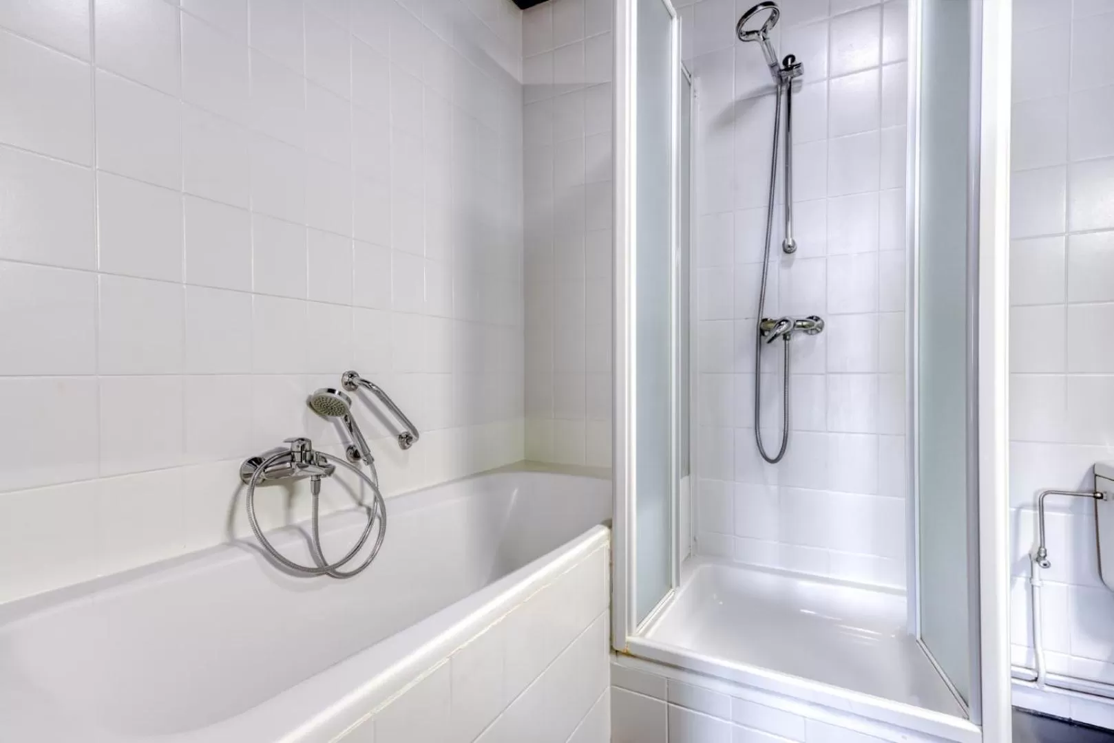 Bathroom in Hôtel de la Gare