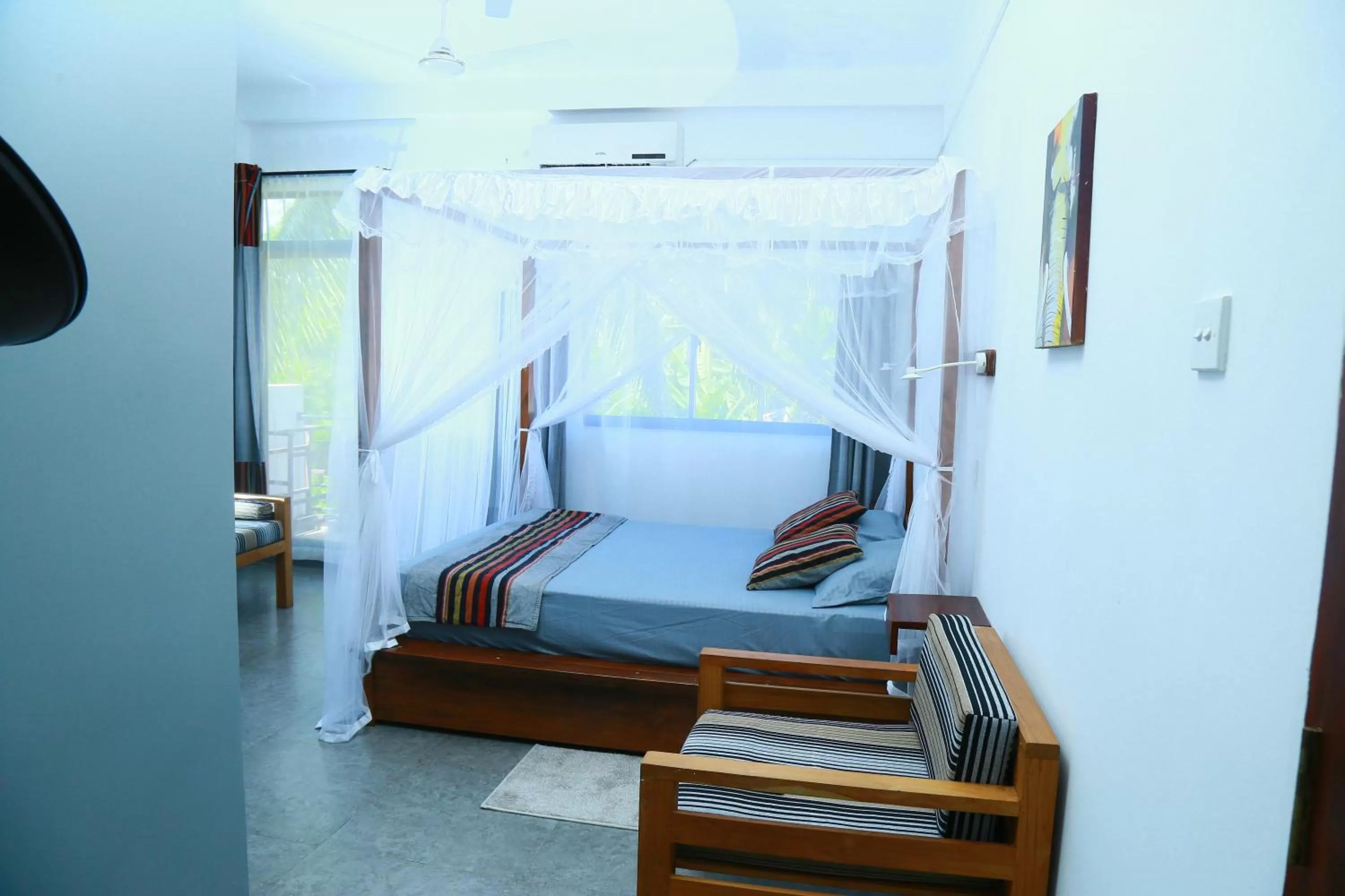 Photo of the whole room, Bed in SriMany