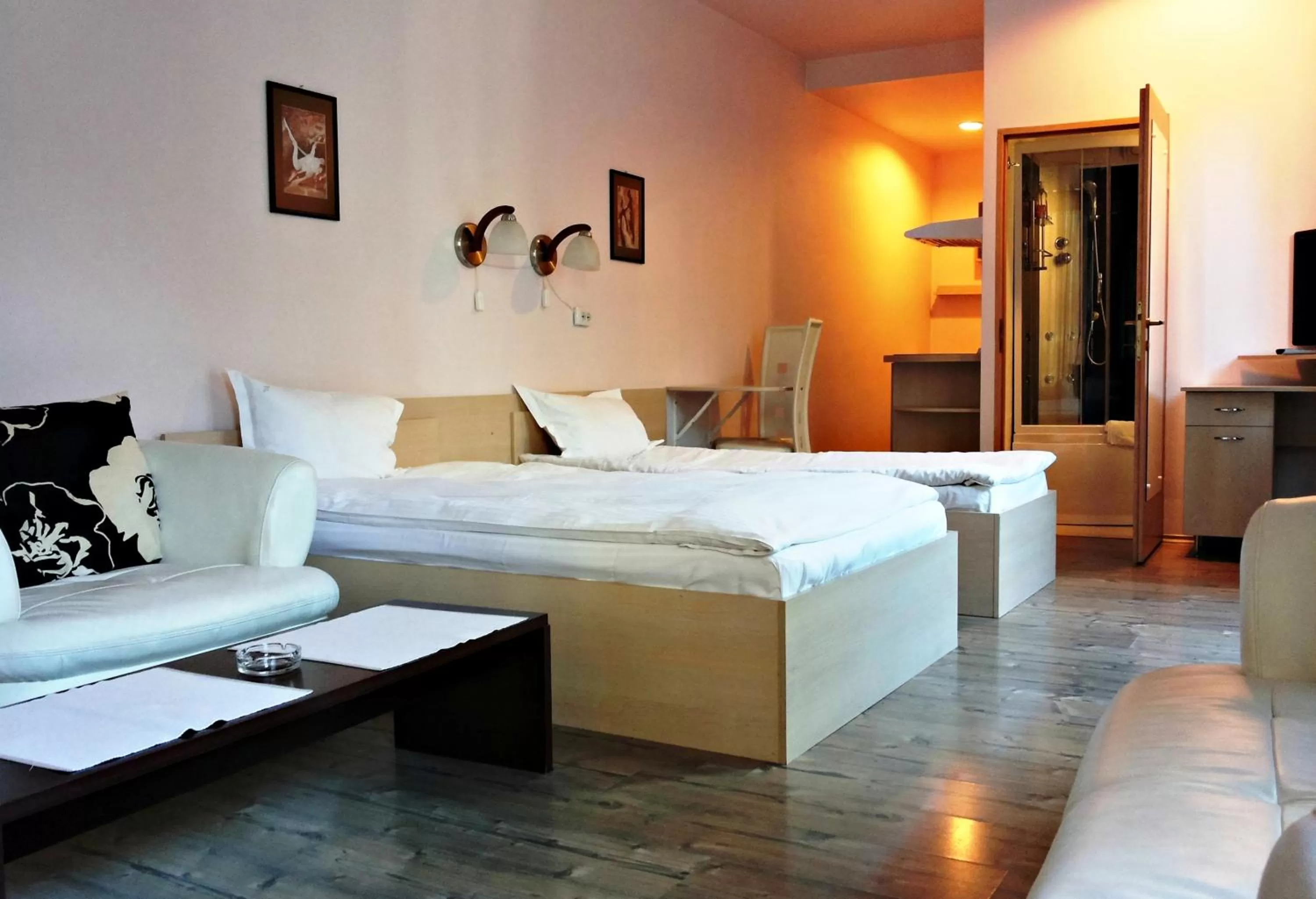 Photo of the whole room, Bed in Lucas 10 Apartments