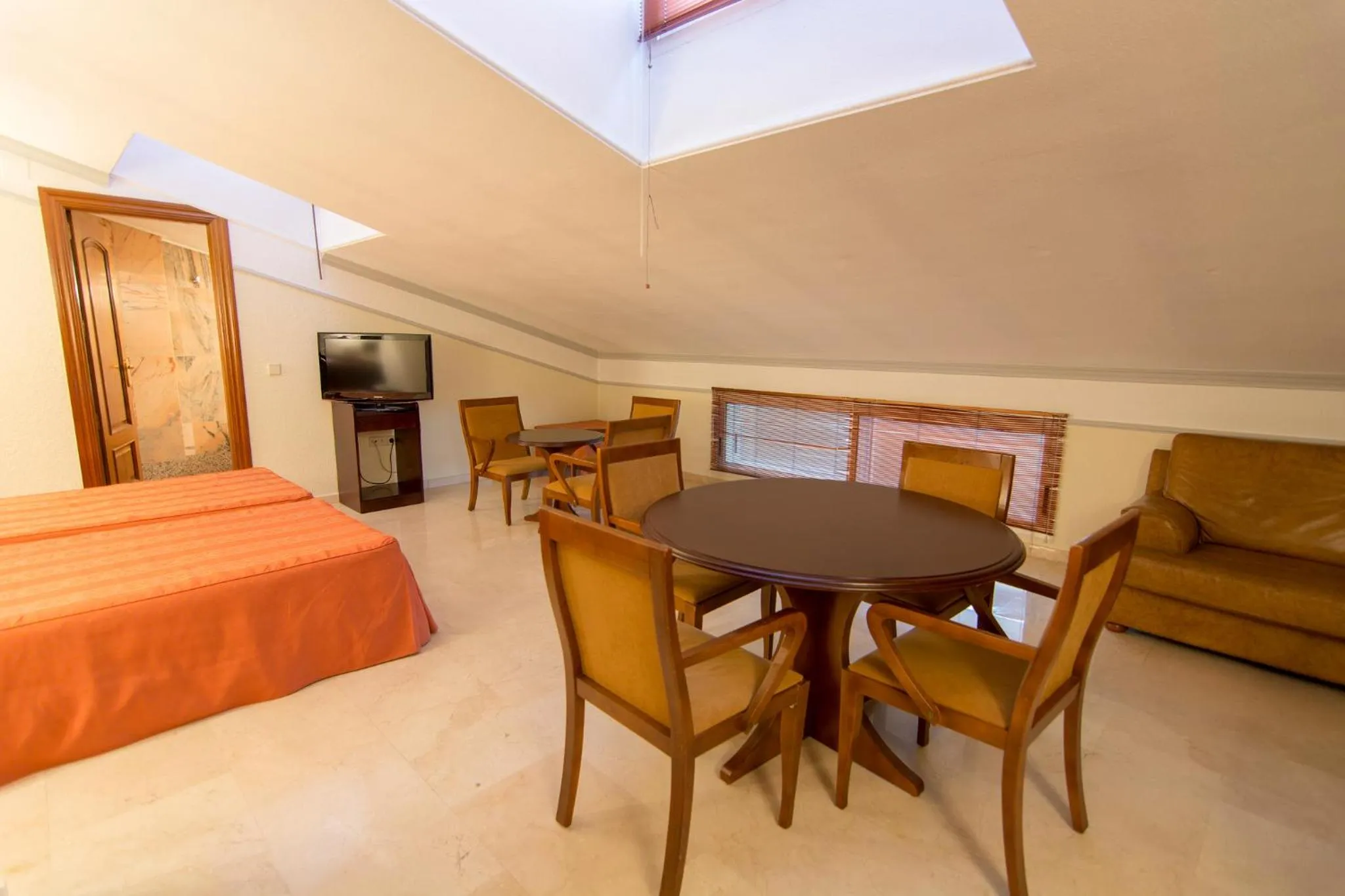 Photo of the whole room in Hotel San Antonio