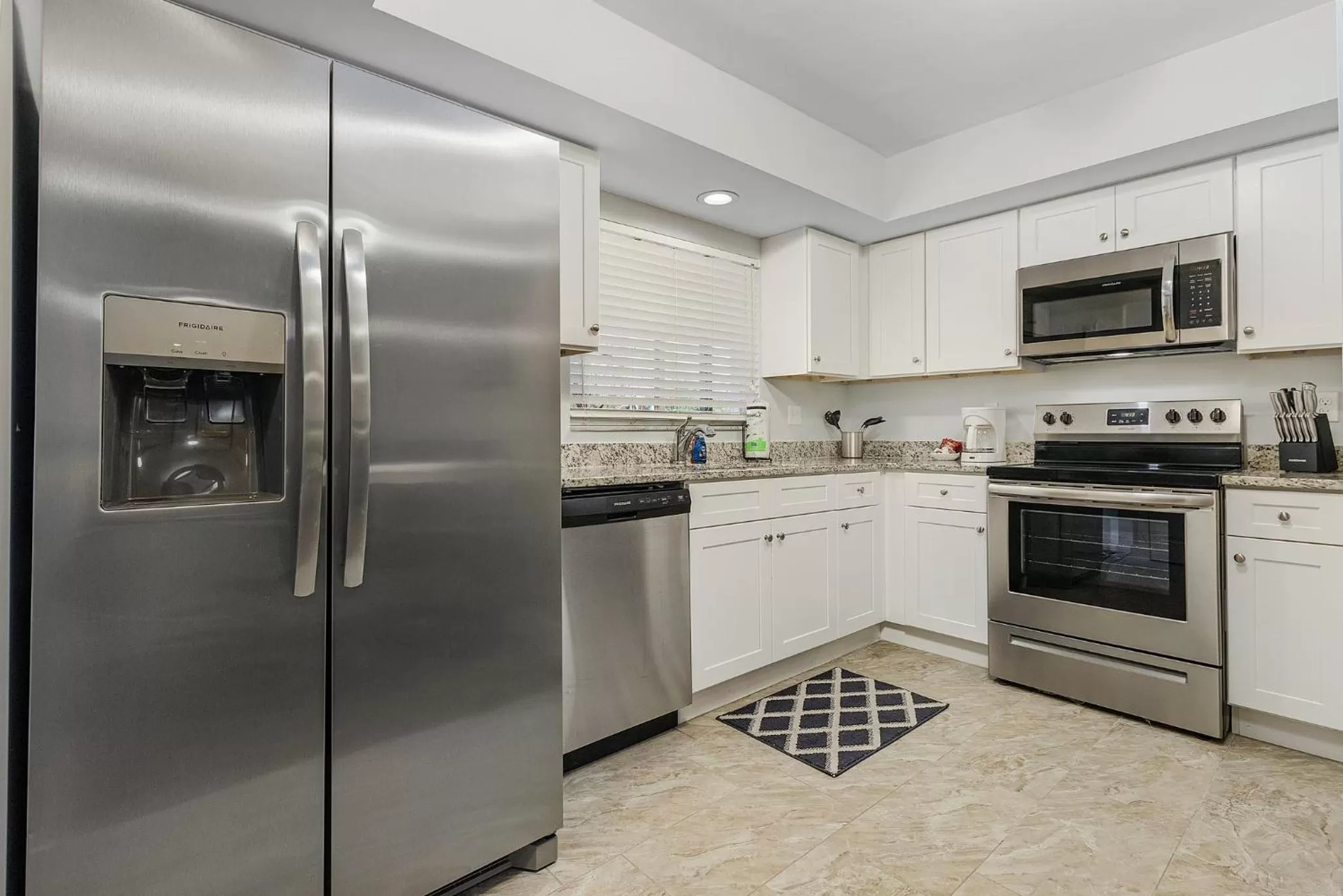 Kitchen or kitchenette in Matlacha on Shoreview