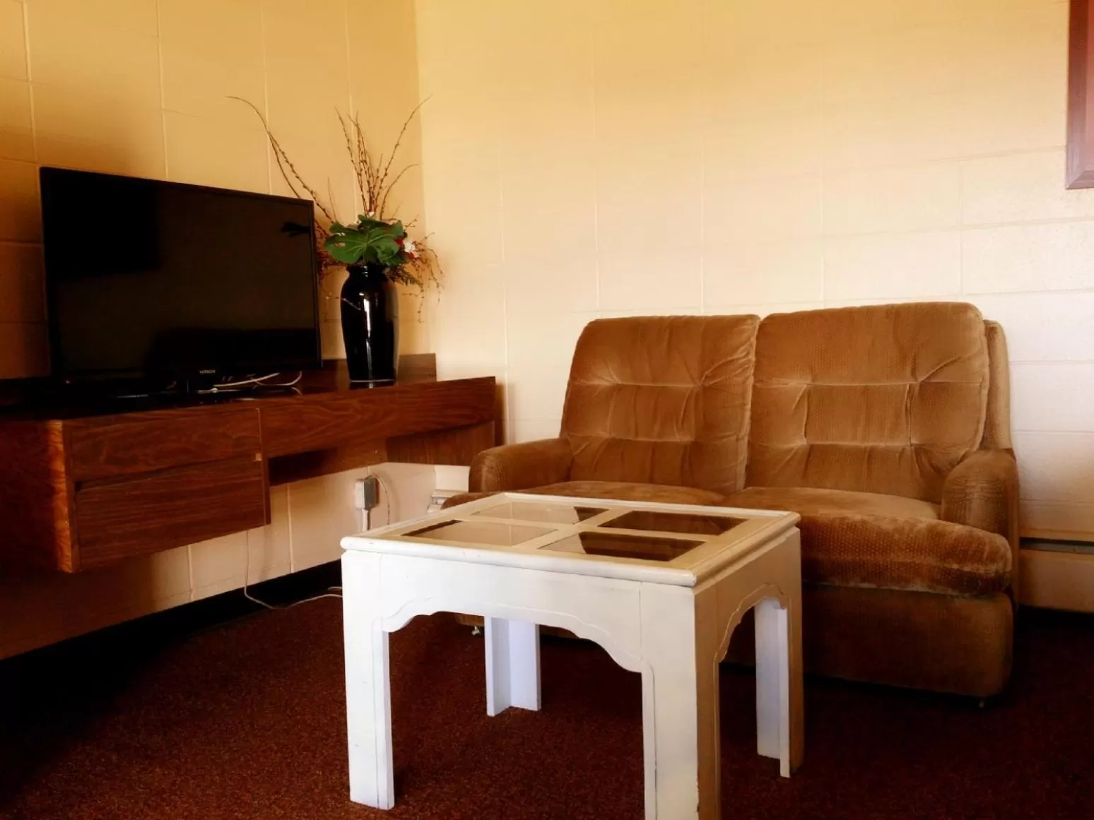 Seating area in Alpine Lodge Motel & Restaurant