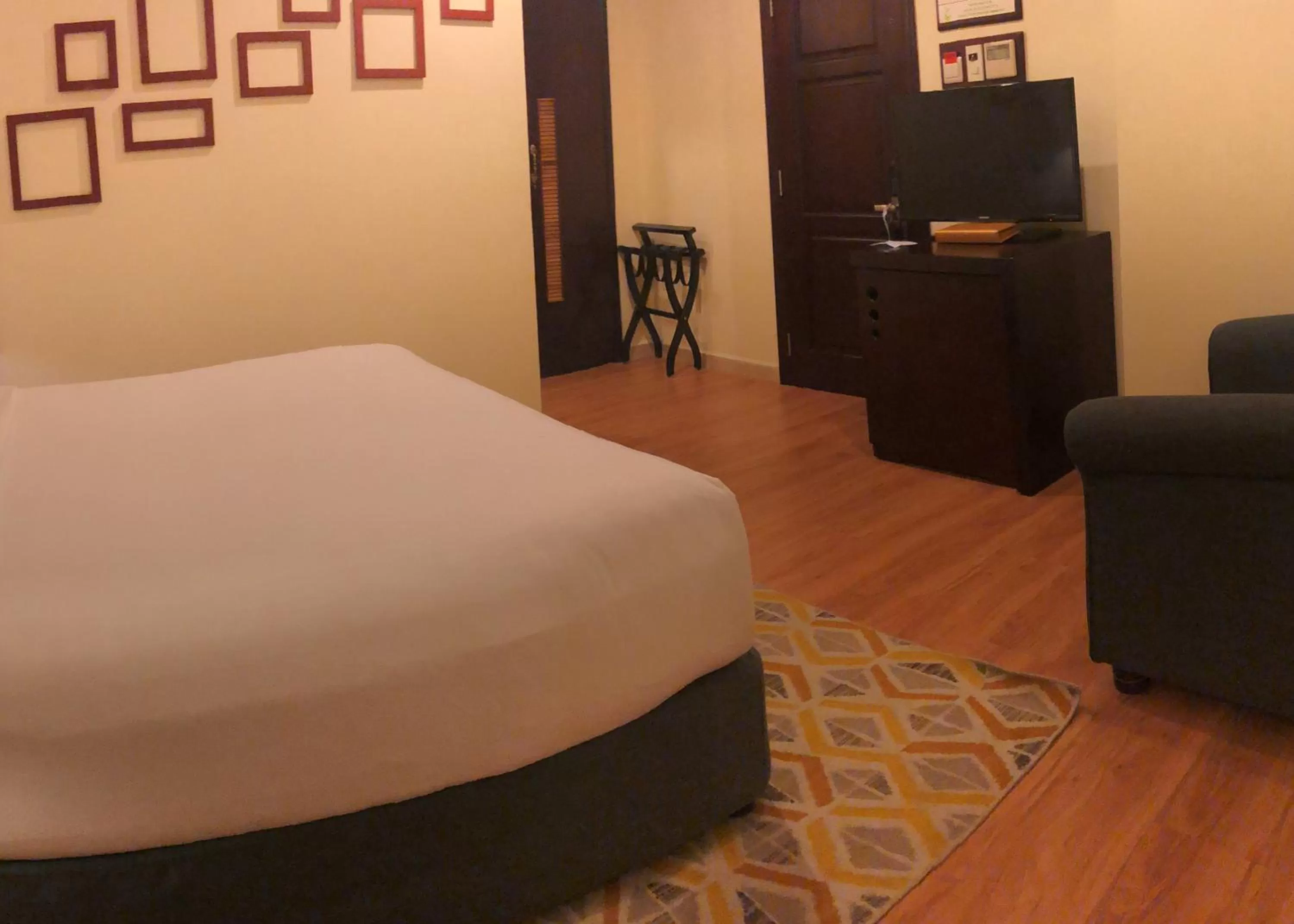 Photo of the whole room, Bed in Prostyle Hotel Ho Chi Minh プロスタイルホテルホーチミン