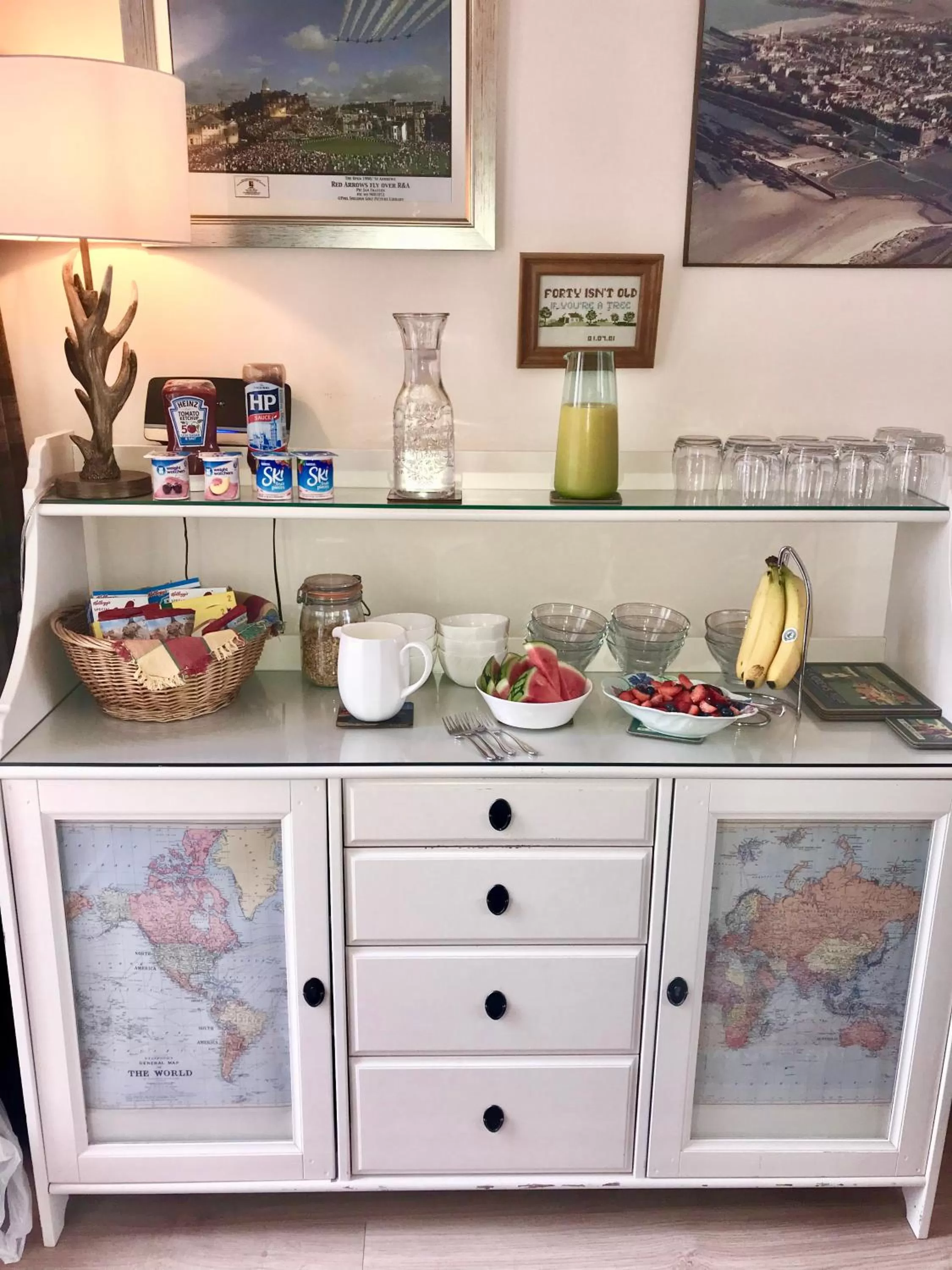 Food and drinks in No12 Bed and Breakfast, St Andrews