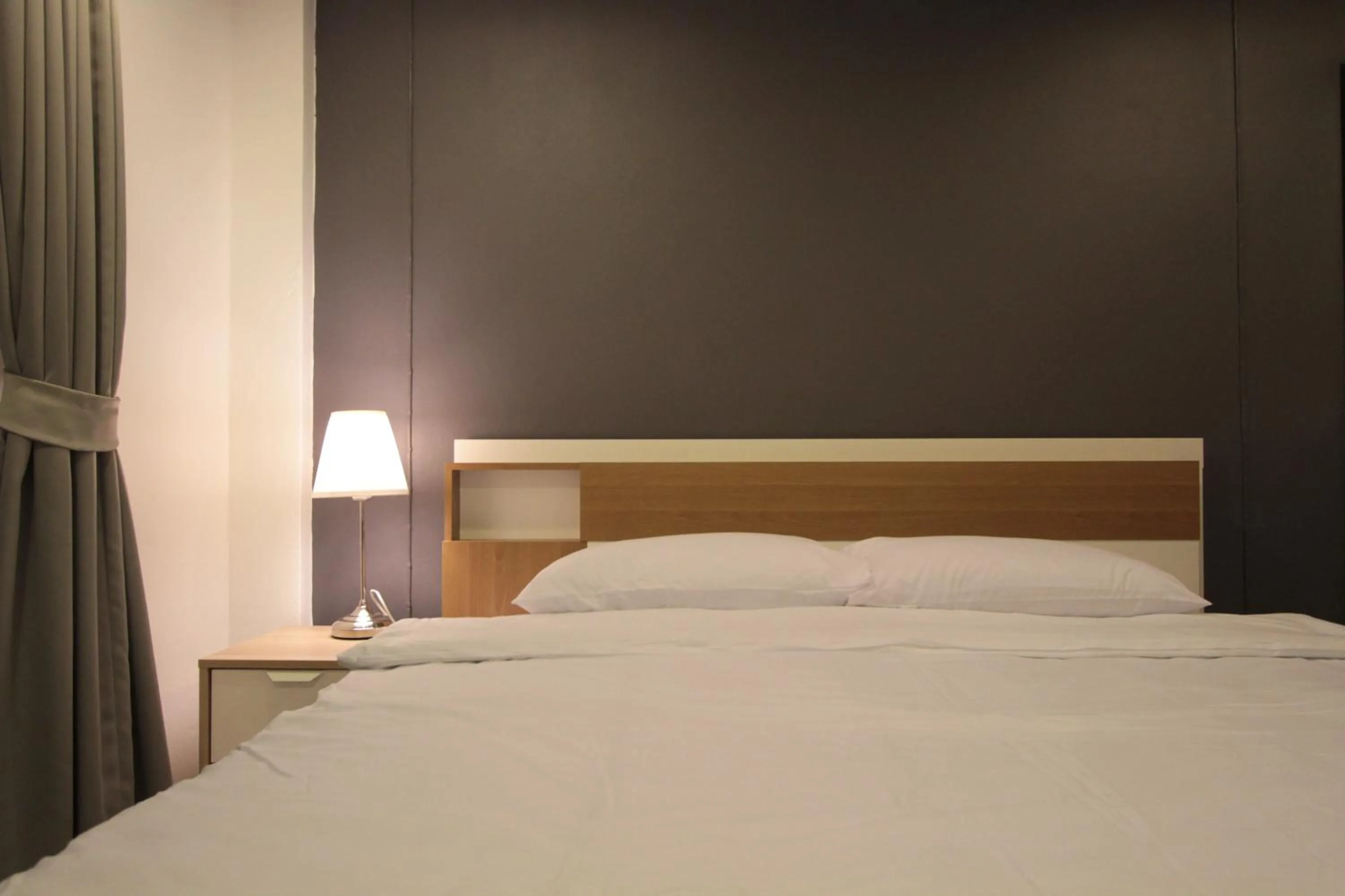 Bed in Napaville Huai Khwang