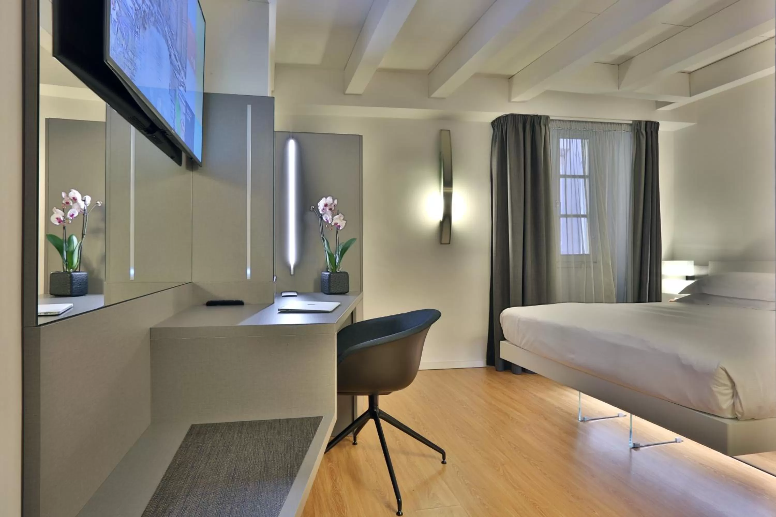 Photo of the whole room, Bed in Urban Hotel Design