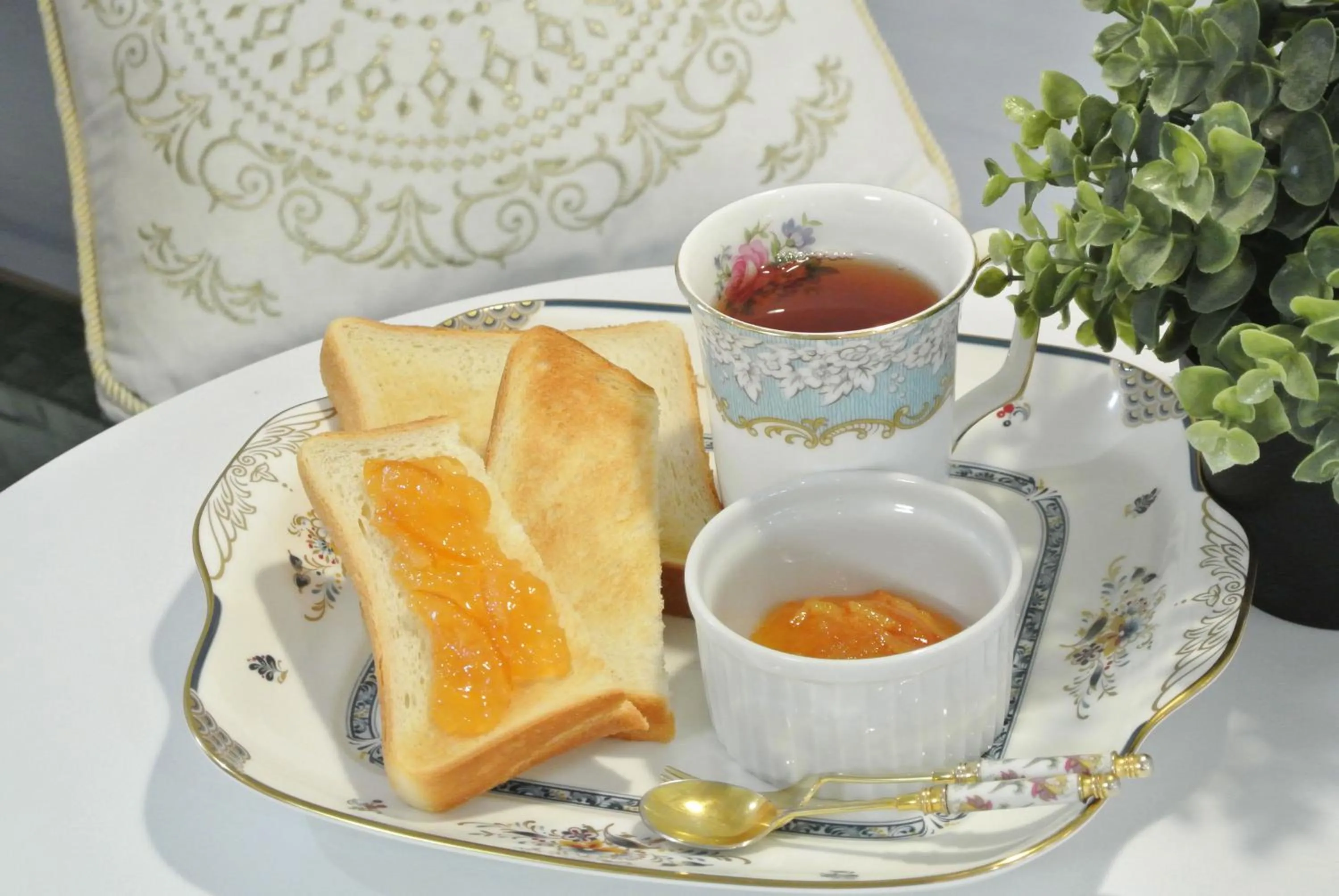 Communal lounge/ TV room in Casa Blanca Guesthouse