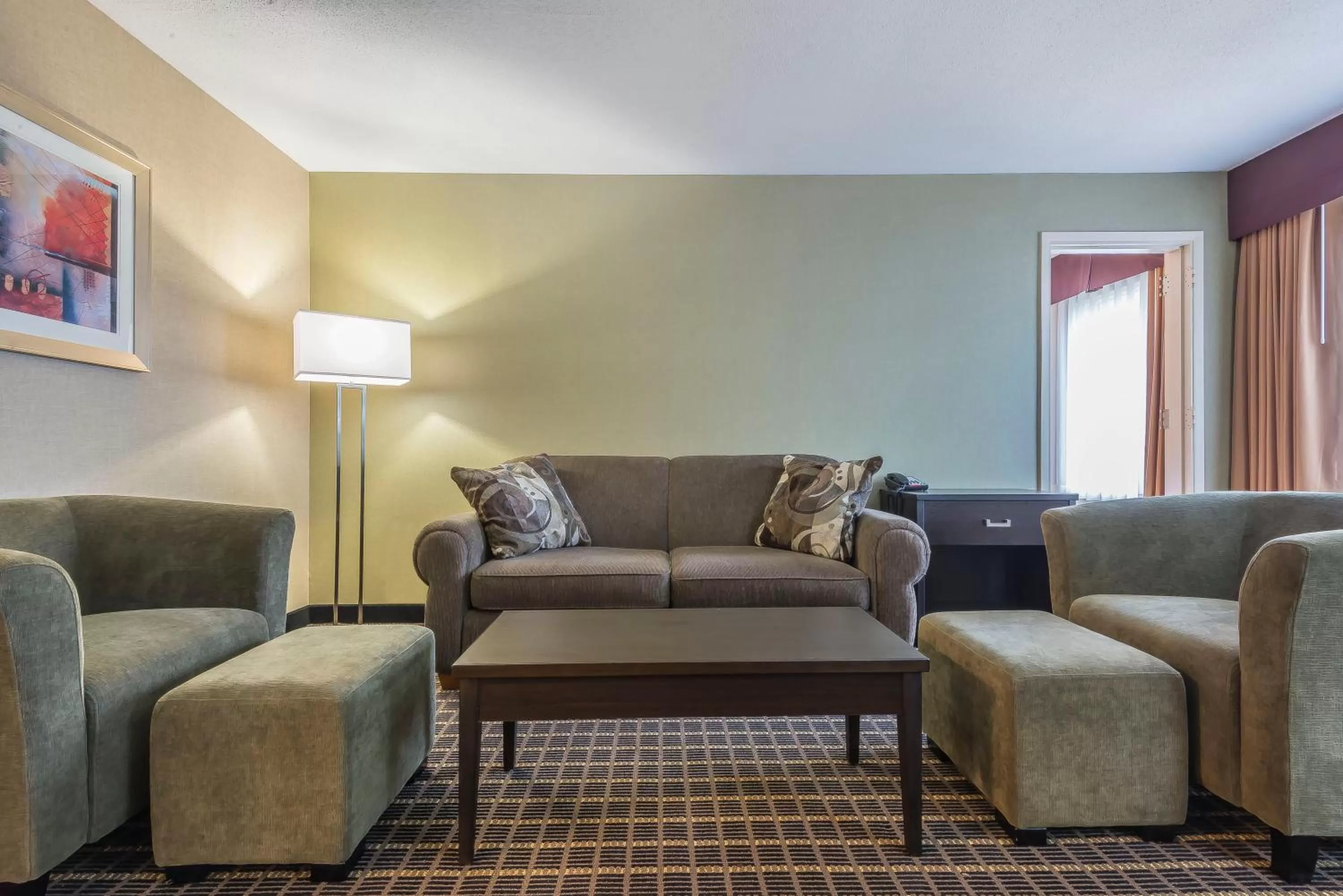 Living room in Quality Inn & Suites Windsor - Downtown