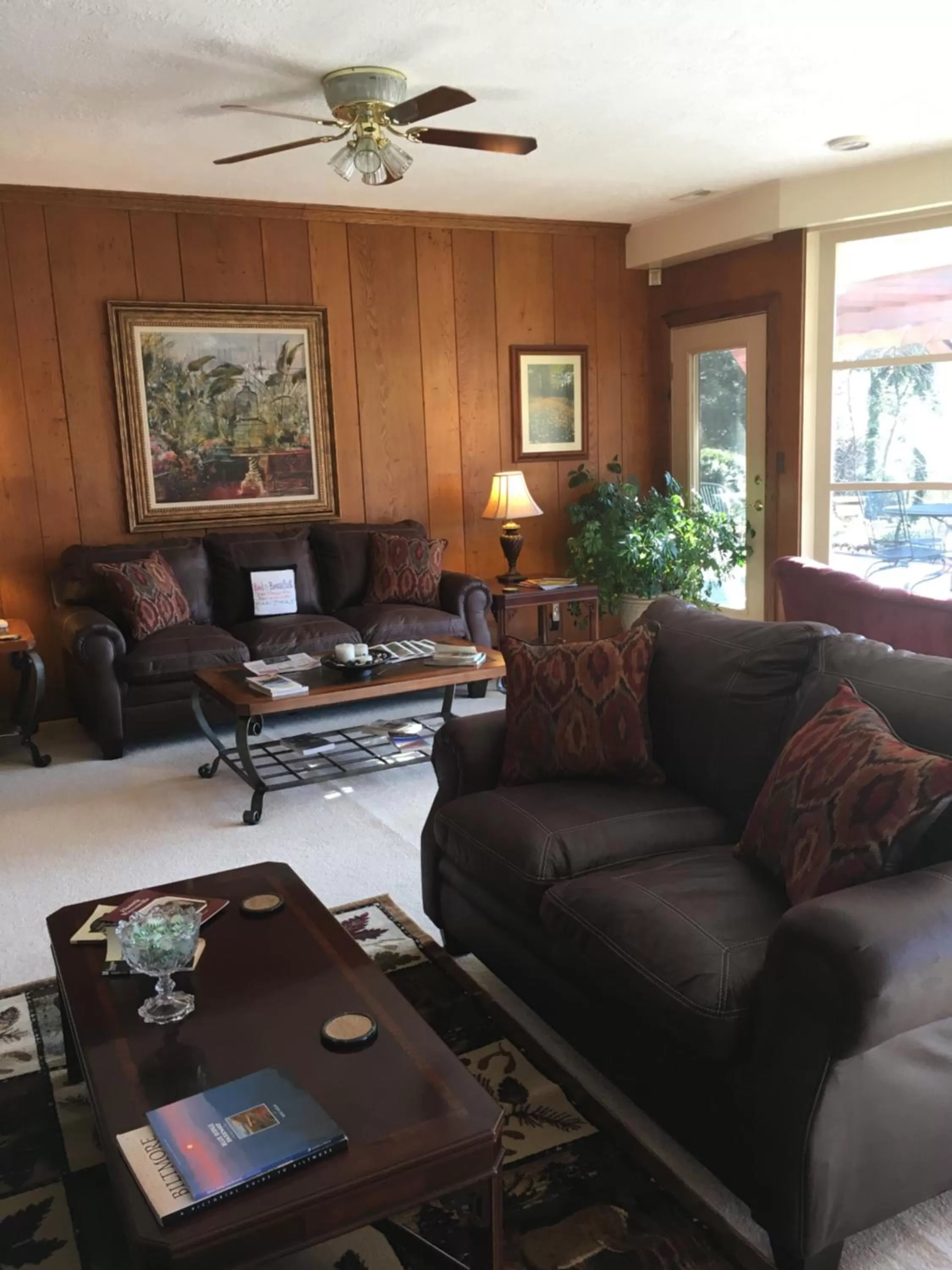 Seating Area in Brookside Mountain Mist Inn
