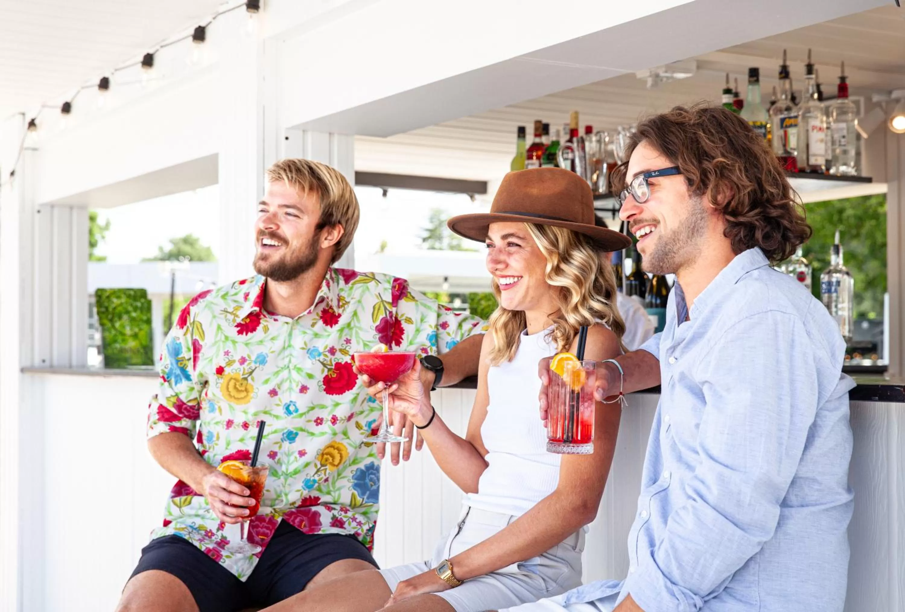 Lounge or bar in The Oriana Orange - Retro Hotel & Resort