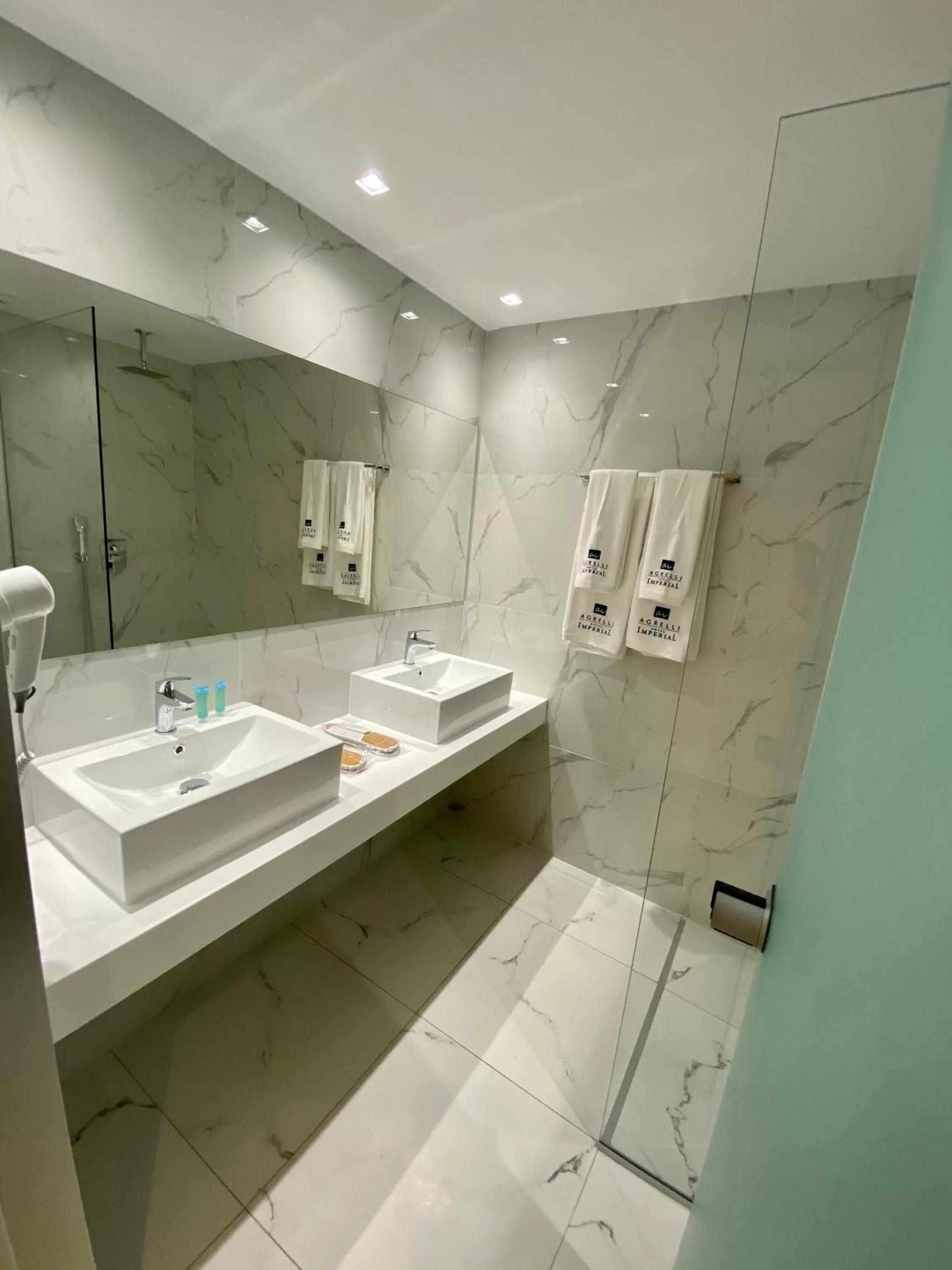 Toilet in Agrelli Hotel & Suites