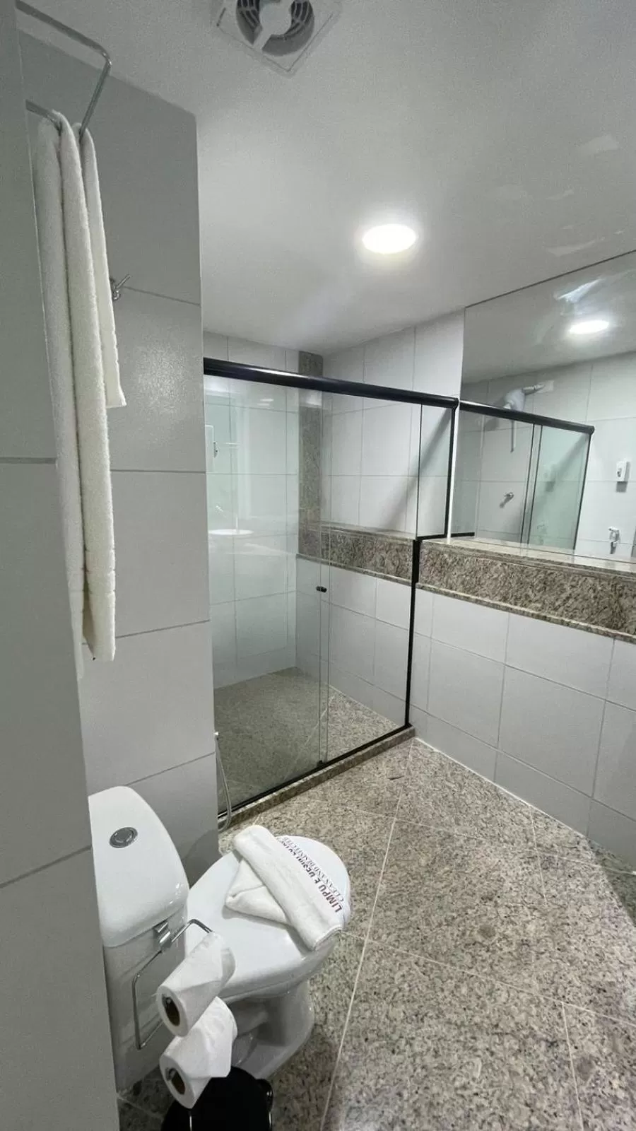 Bathroom in Hotel Euro Suíte Recife Boa Viagem By Nacional Inn