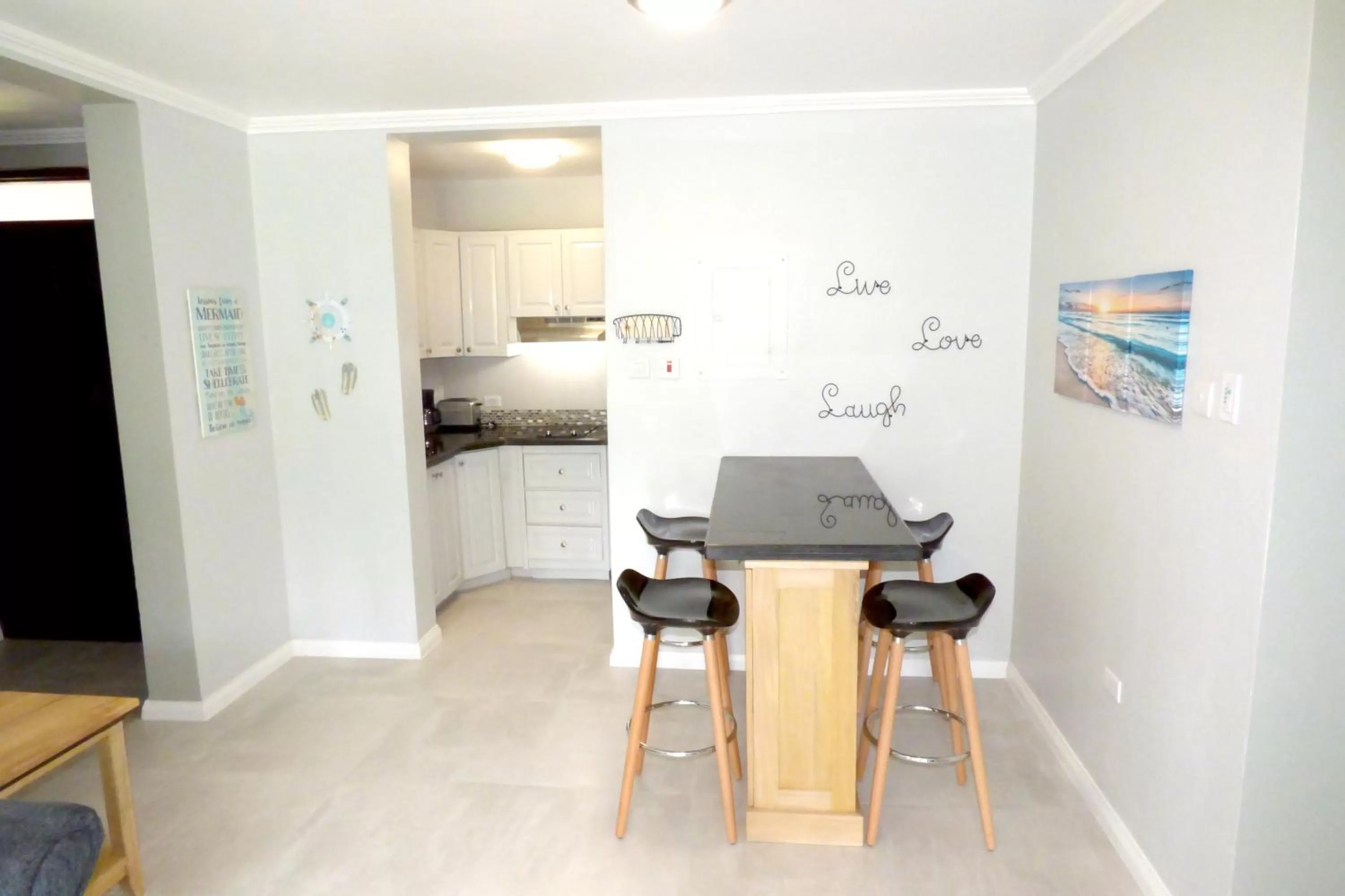Kitchen or kitchenette in Beach One Bedroom Suite A22