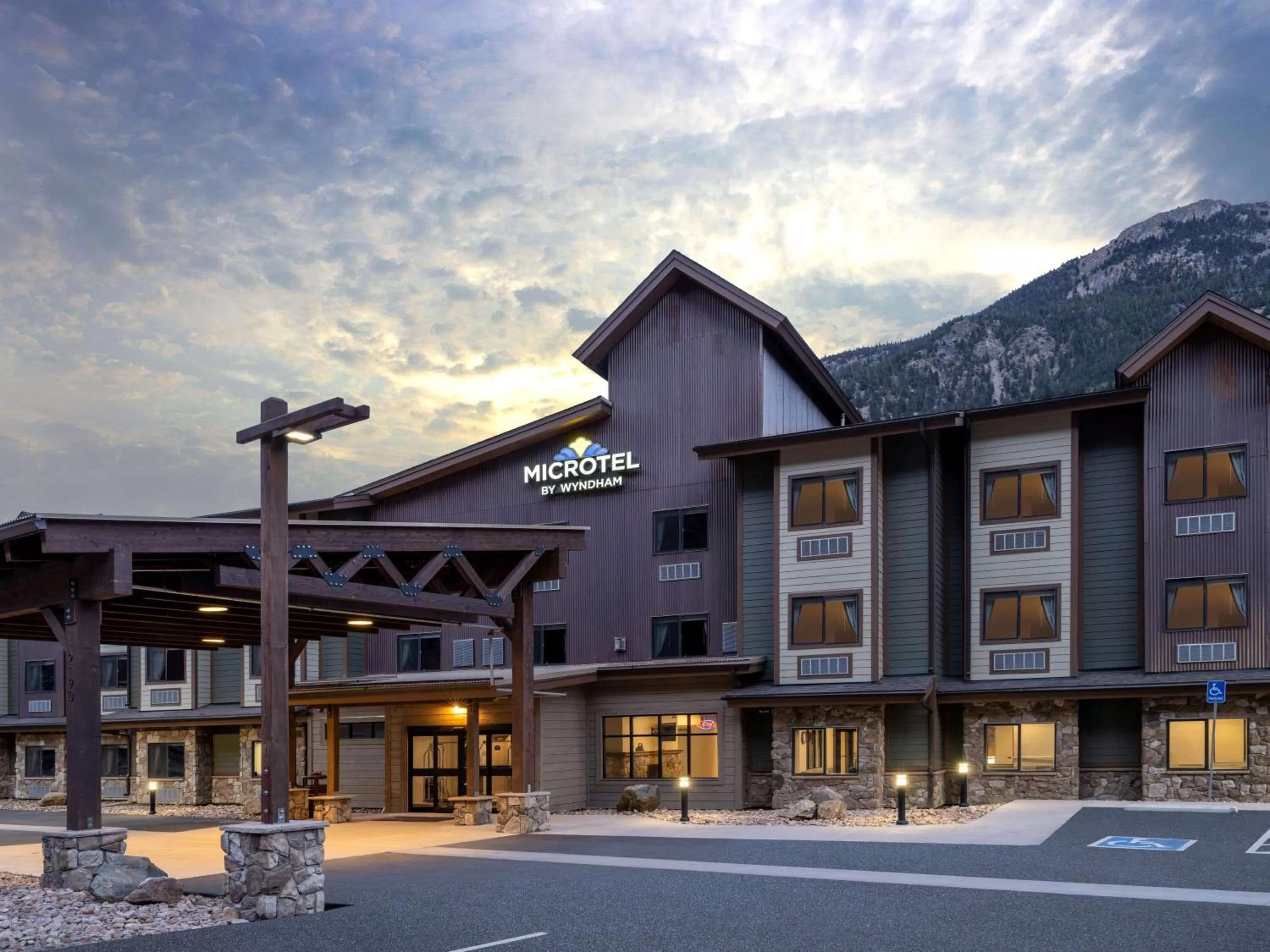 Property building in Microtel Inn & Suites by Wyndham Georgetown Lake