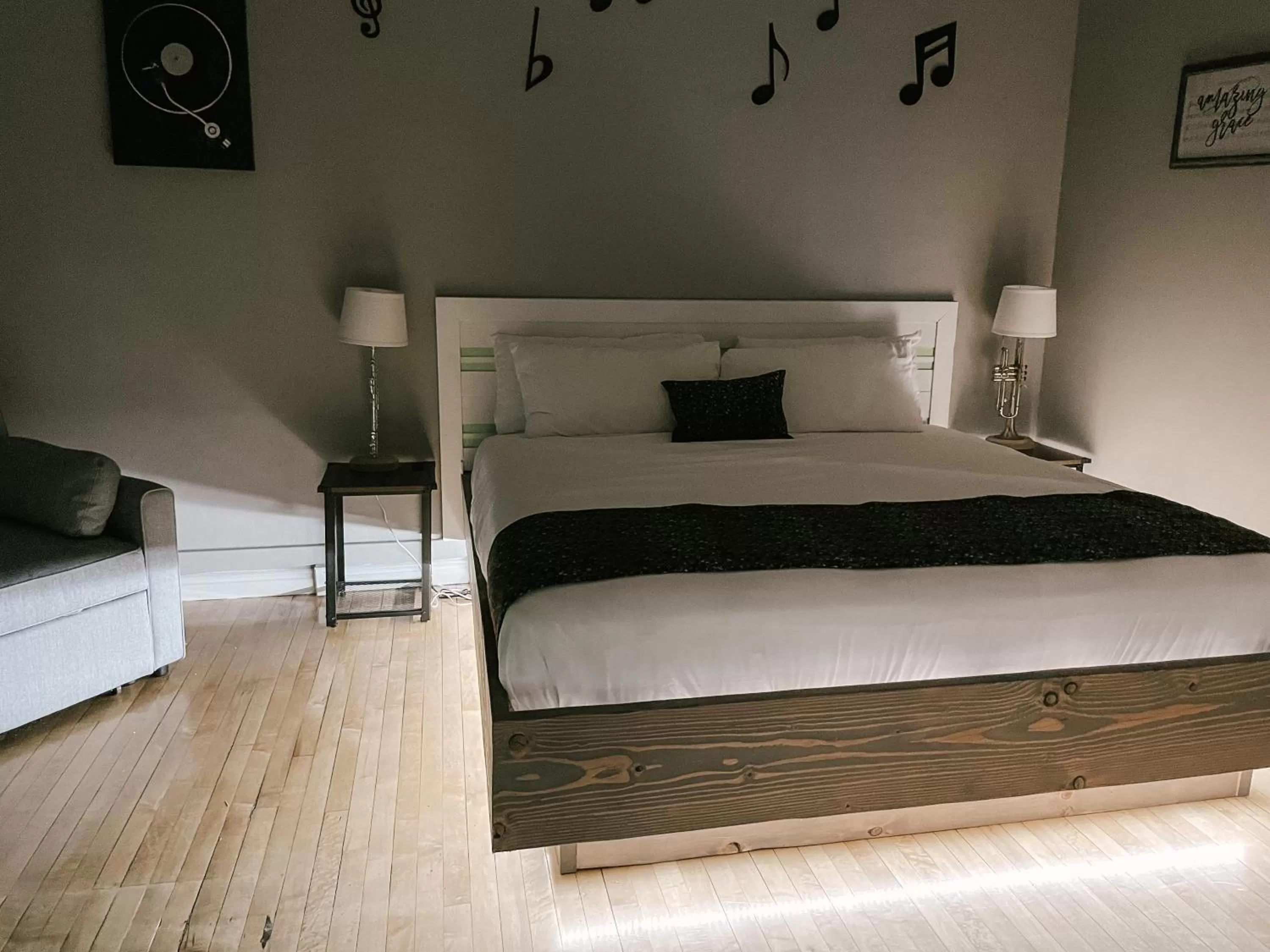 Bed in Northside School Bed & Breakfast