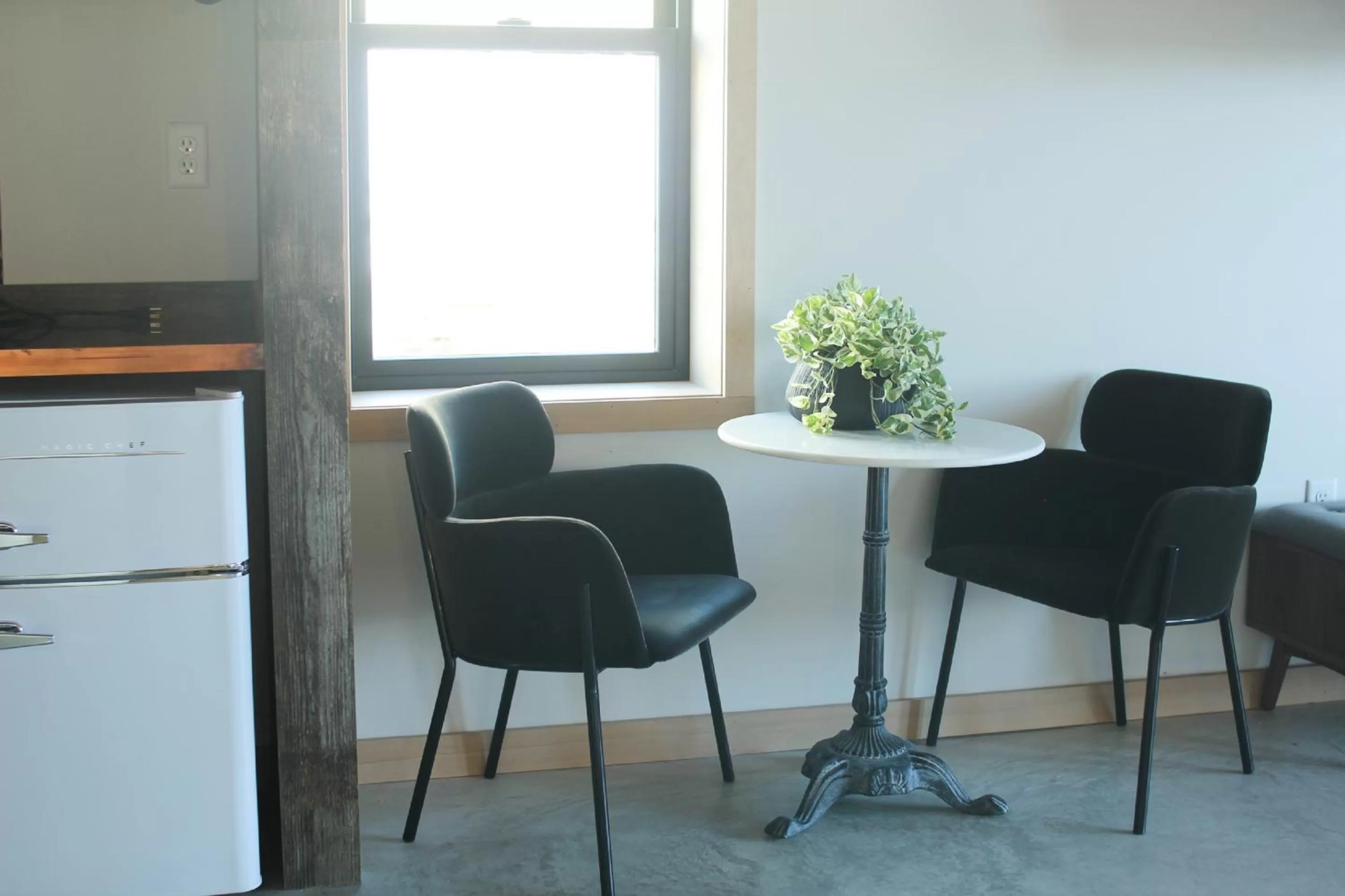 Seating area in Bowline Hotel
