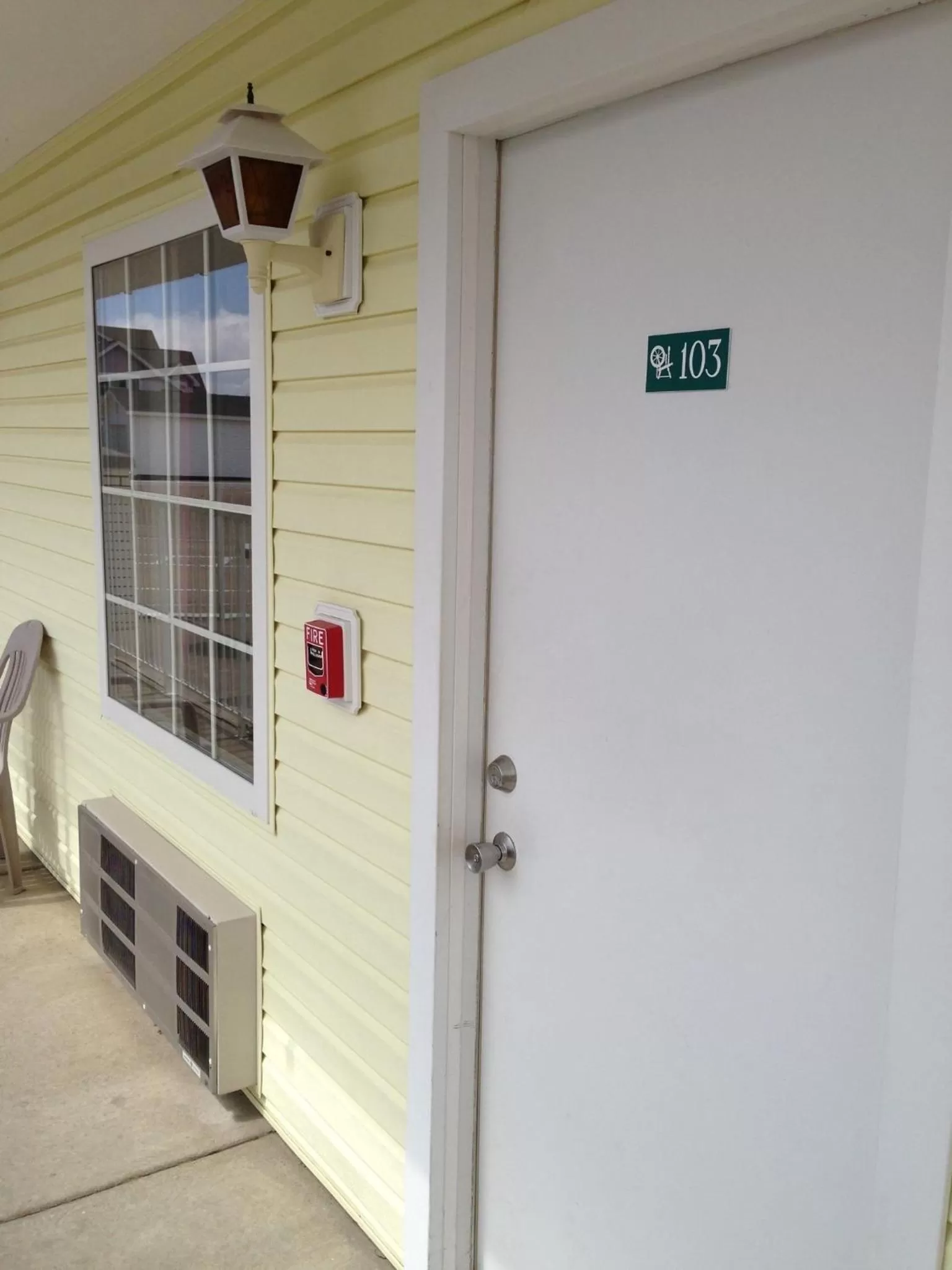 Facade/entrance in Spinning Wheel Inn