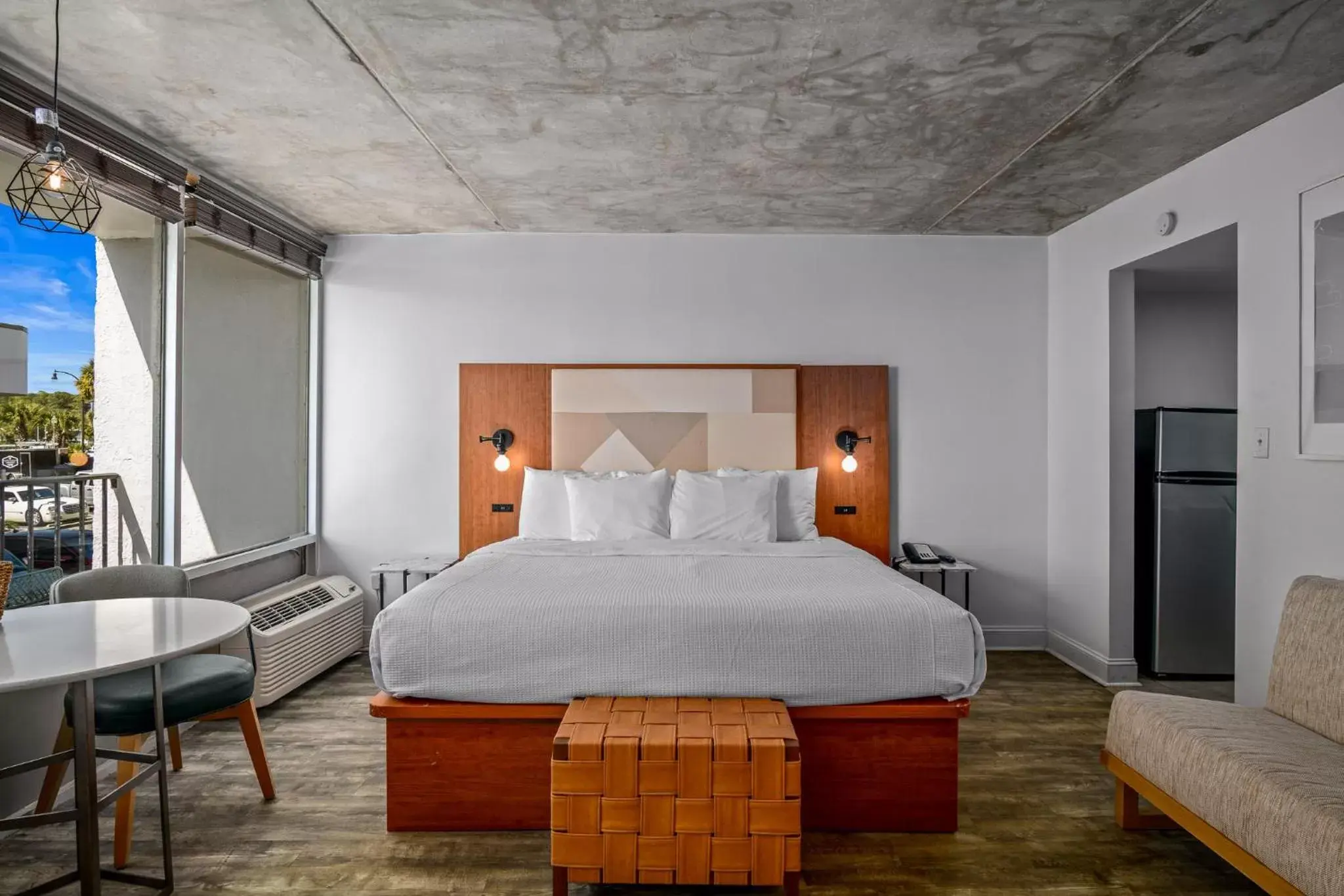 Partial Ocean View Studio in The Beverley Beach House Partial Ocean View Studio in The Beverley Beach House