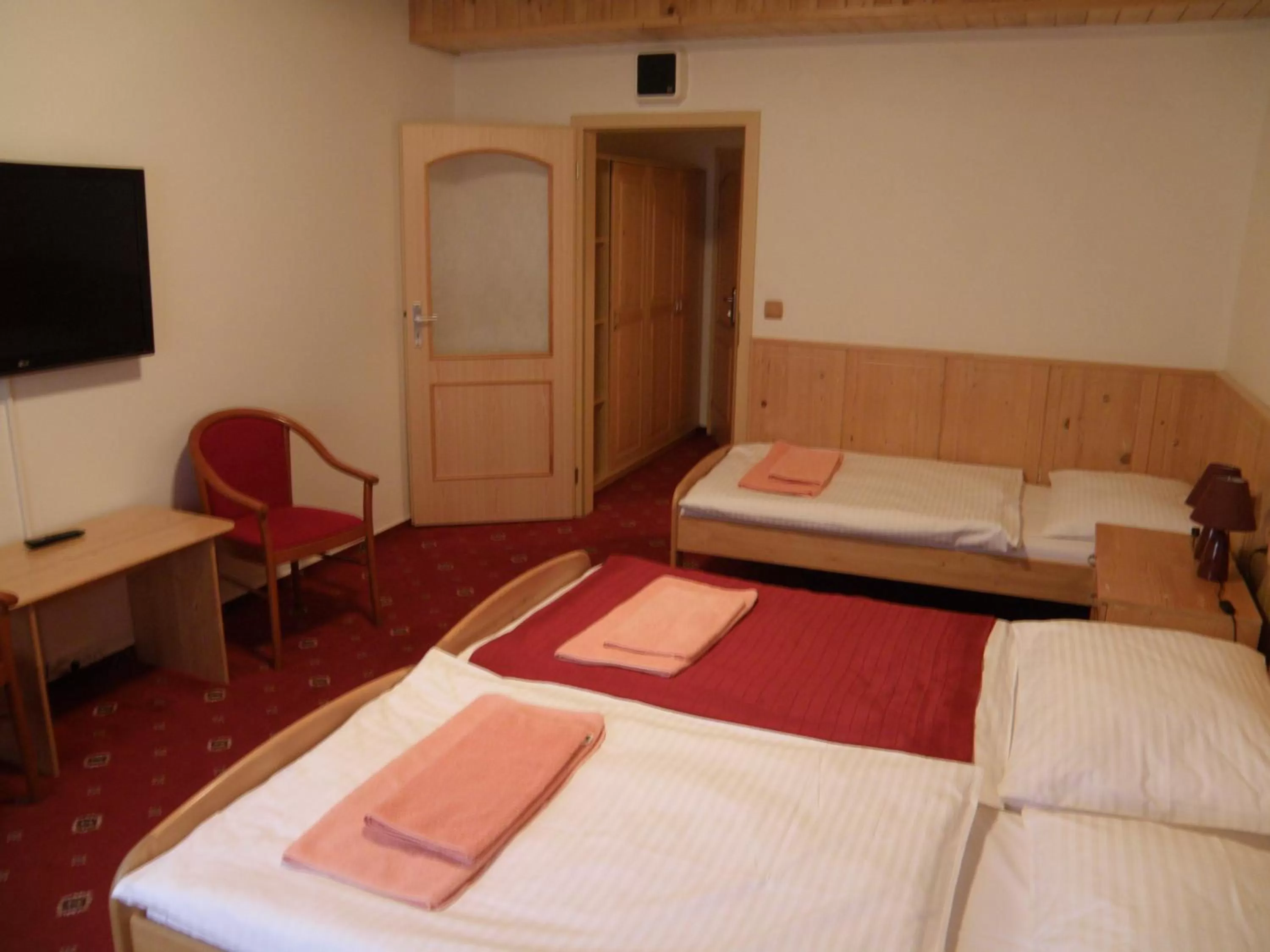 Restaurant/places to eat, Bed in Sport-V-Hotel