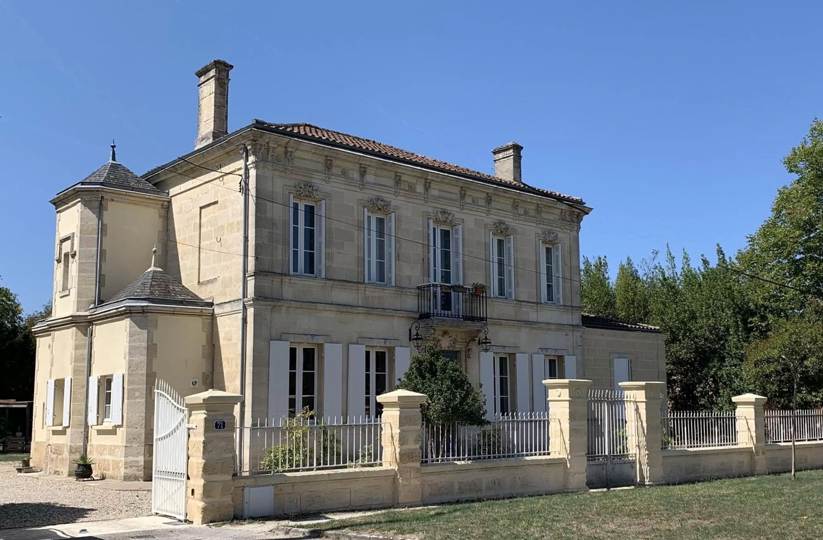 Property Building in Suite privative Abella - Aile de maison bourgeoise