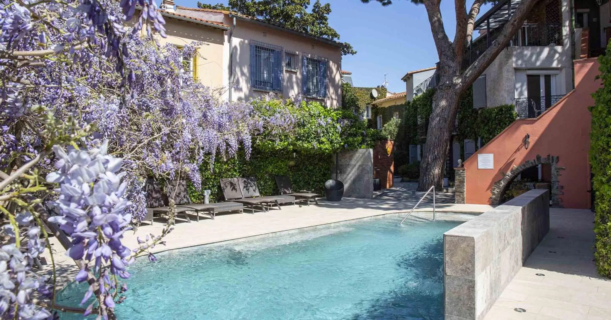 Swimming pool in Hôtel La Casa Pairal