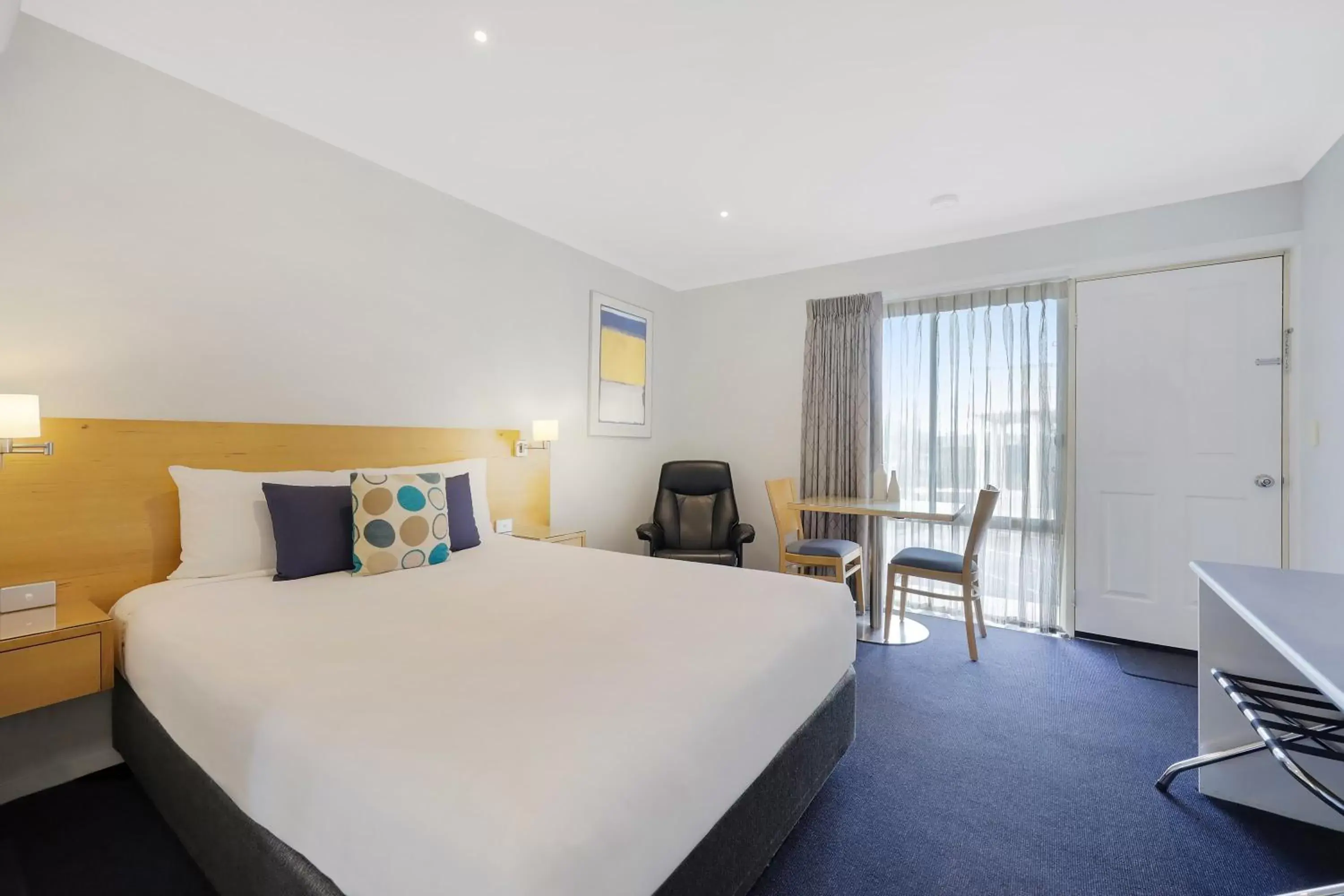 Superior Queen Room in Hamilton Townhouse Motel Superior Queen Room in Hamilton Townhouse Motel