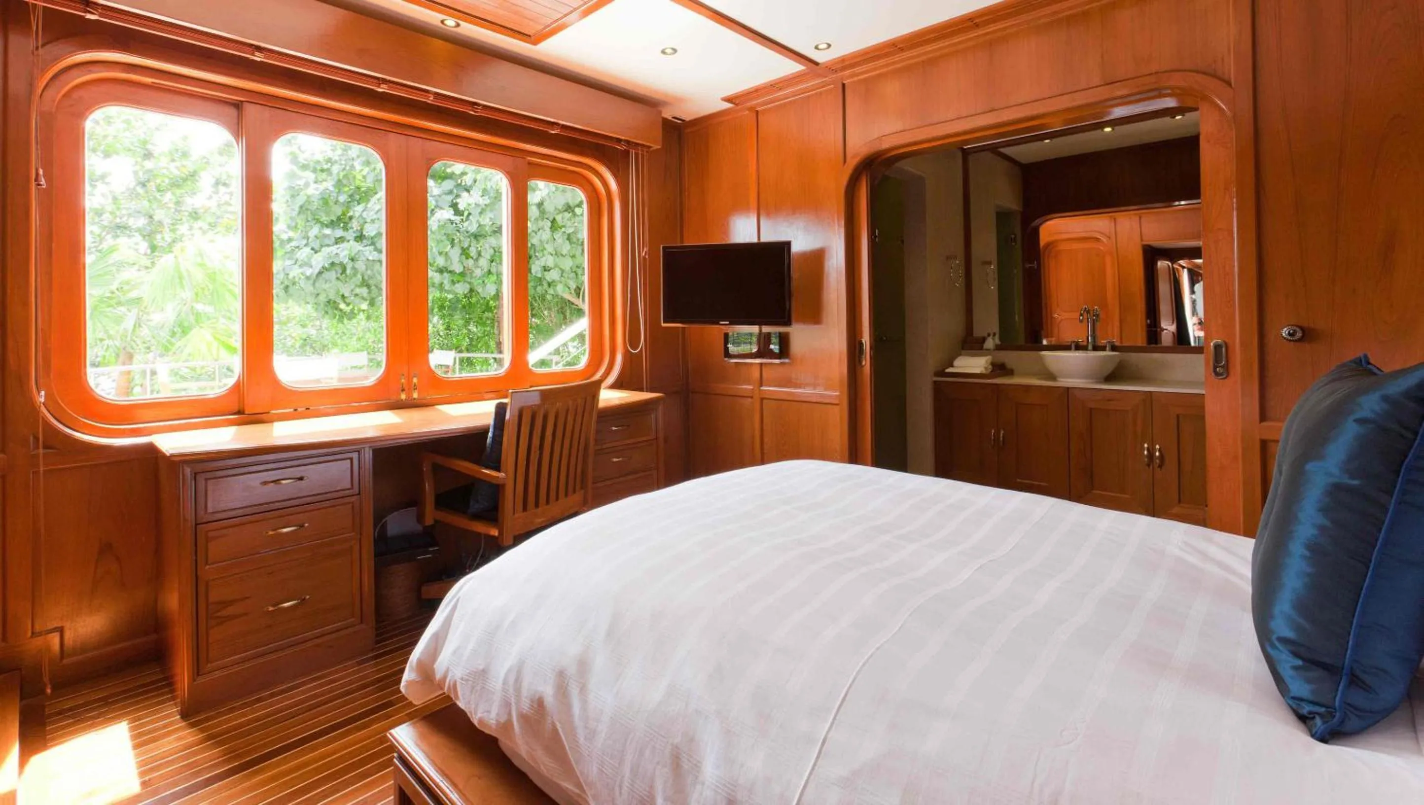 Bedroom, Bed in Trisara Villas & Residences Phuket