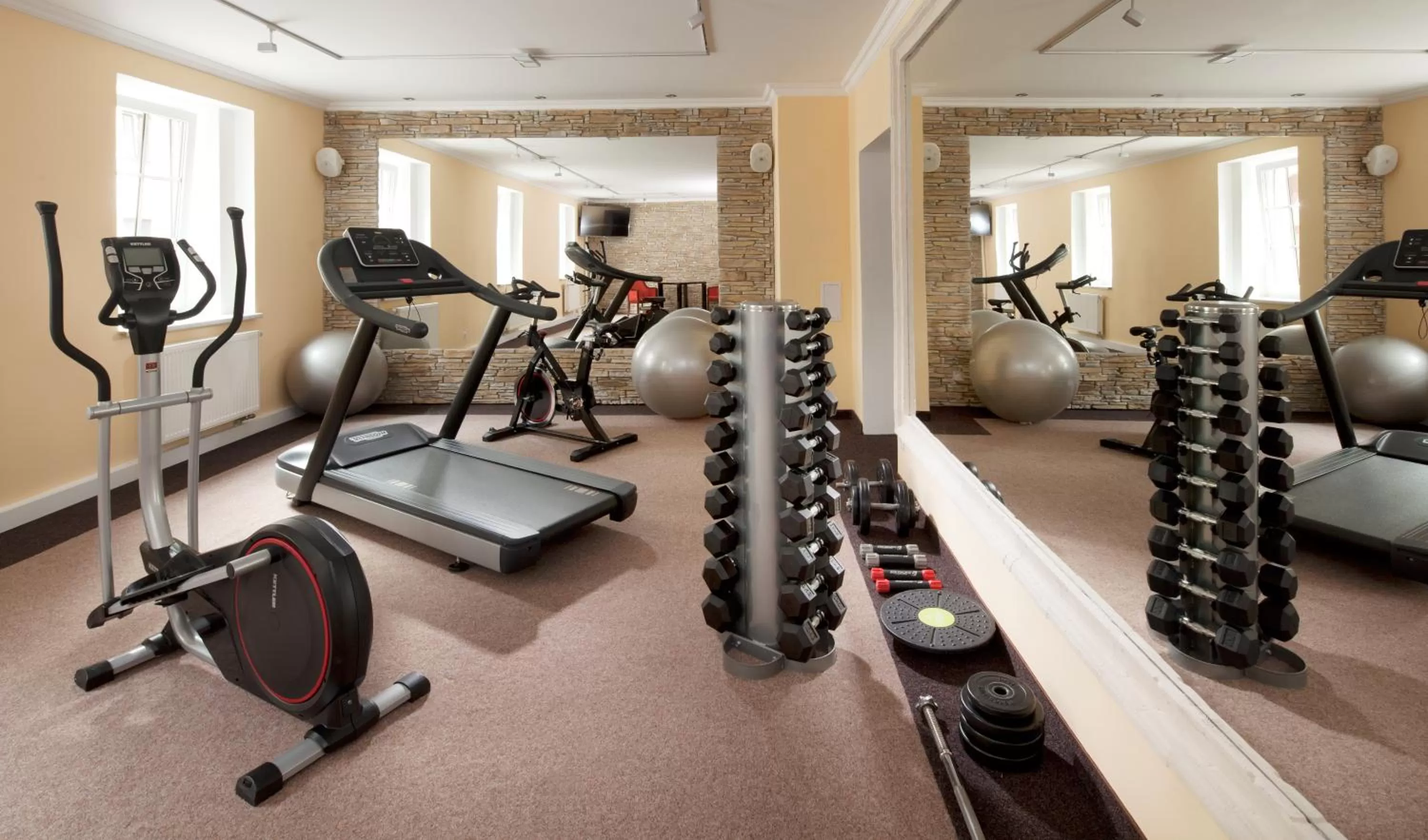 Fitness centre/facilities in Chateau Monty Spa Resort