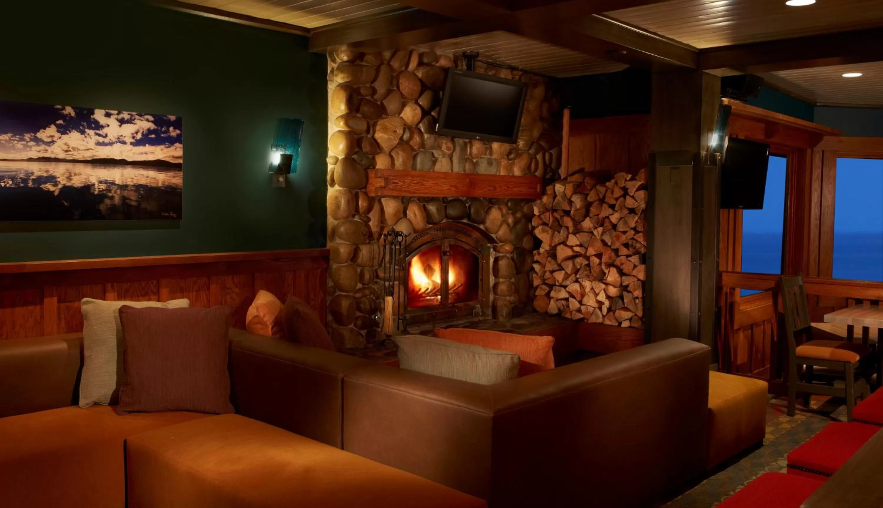 Communal lounge/ TV room in Sunnyside Resort and Lodge