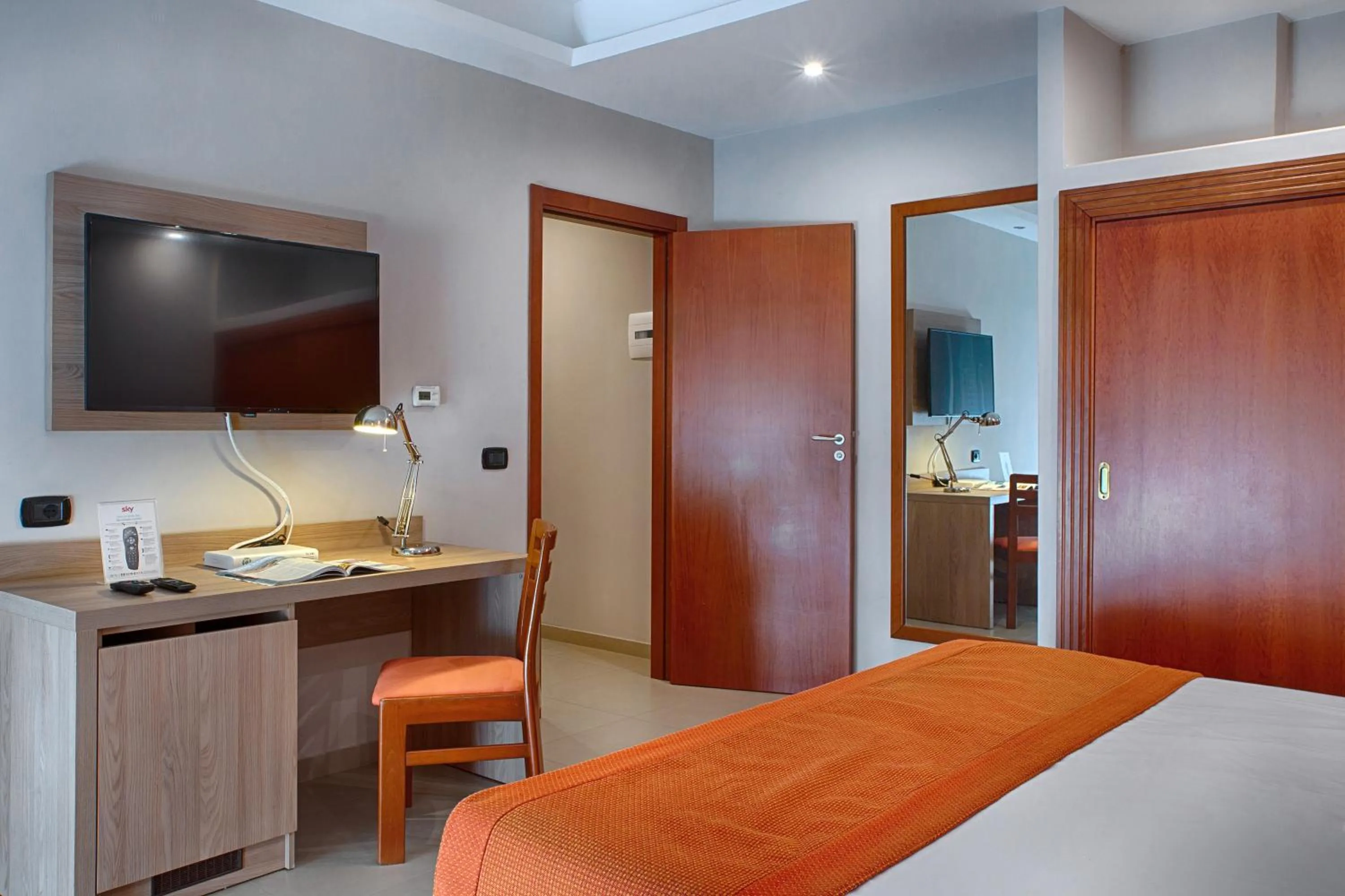 Photo of the whole room, Bed in American Hotel