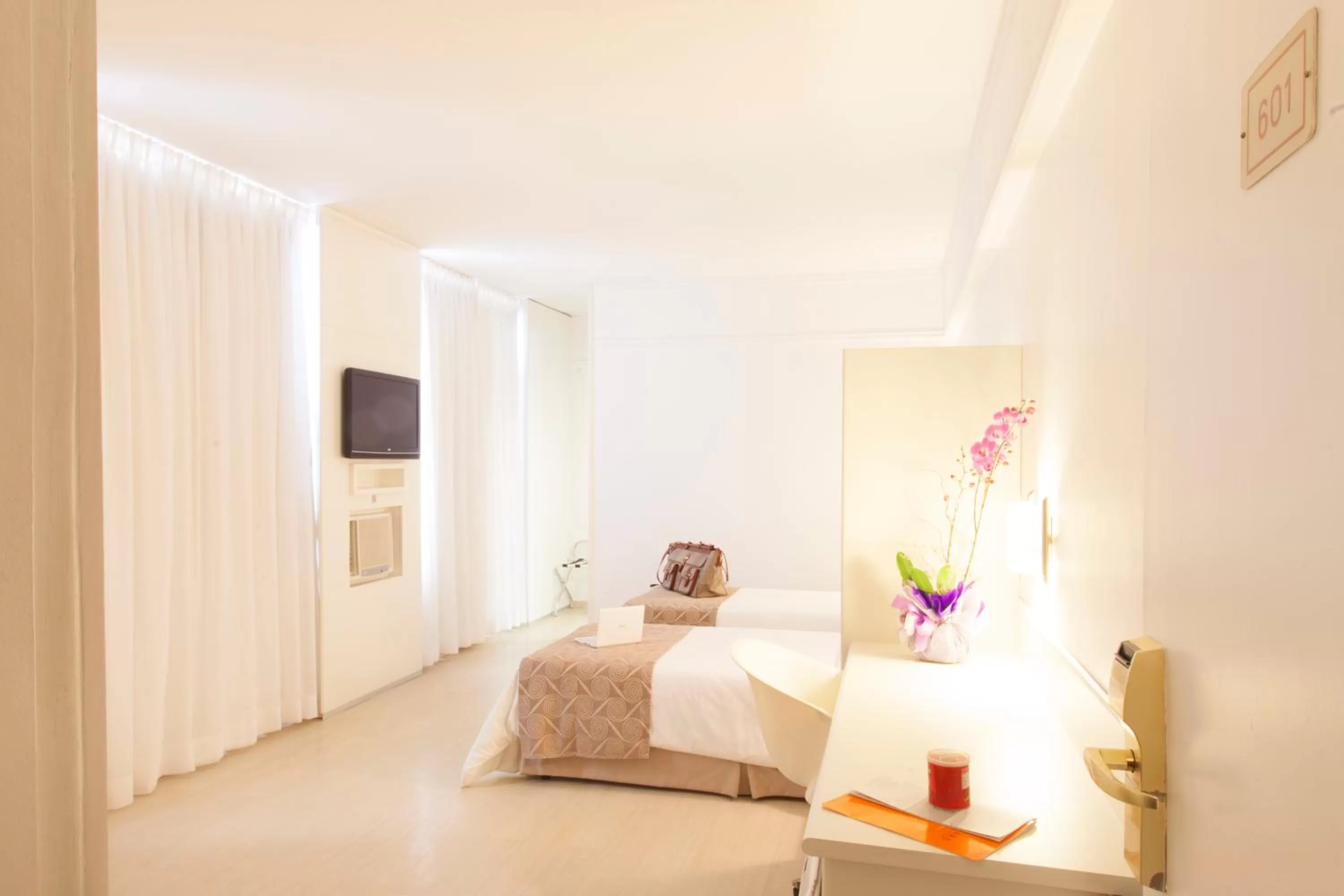 Property building, Bed in Boulevard Plaza