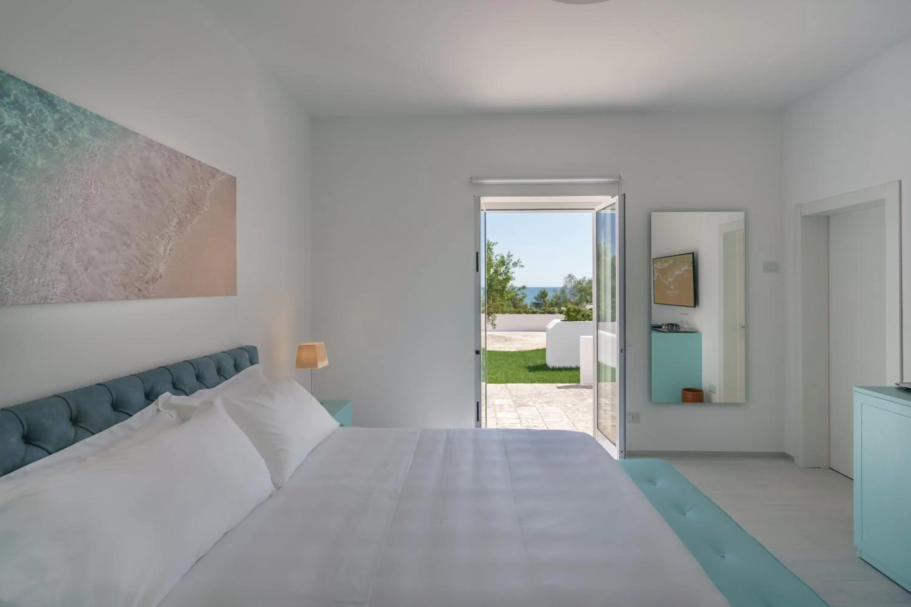 Patio, Bed in Grotta Palazzese Beach Hotel