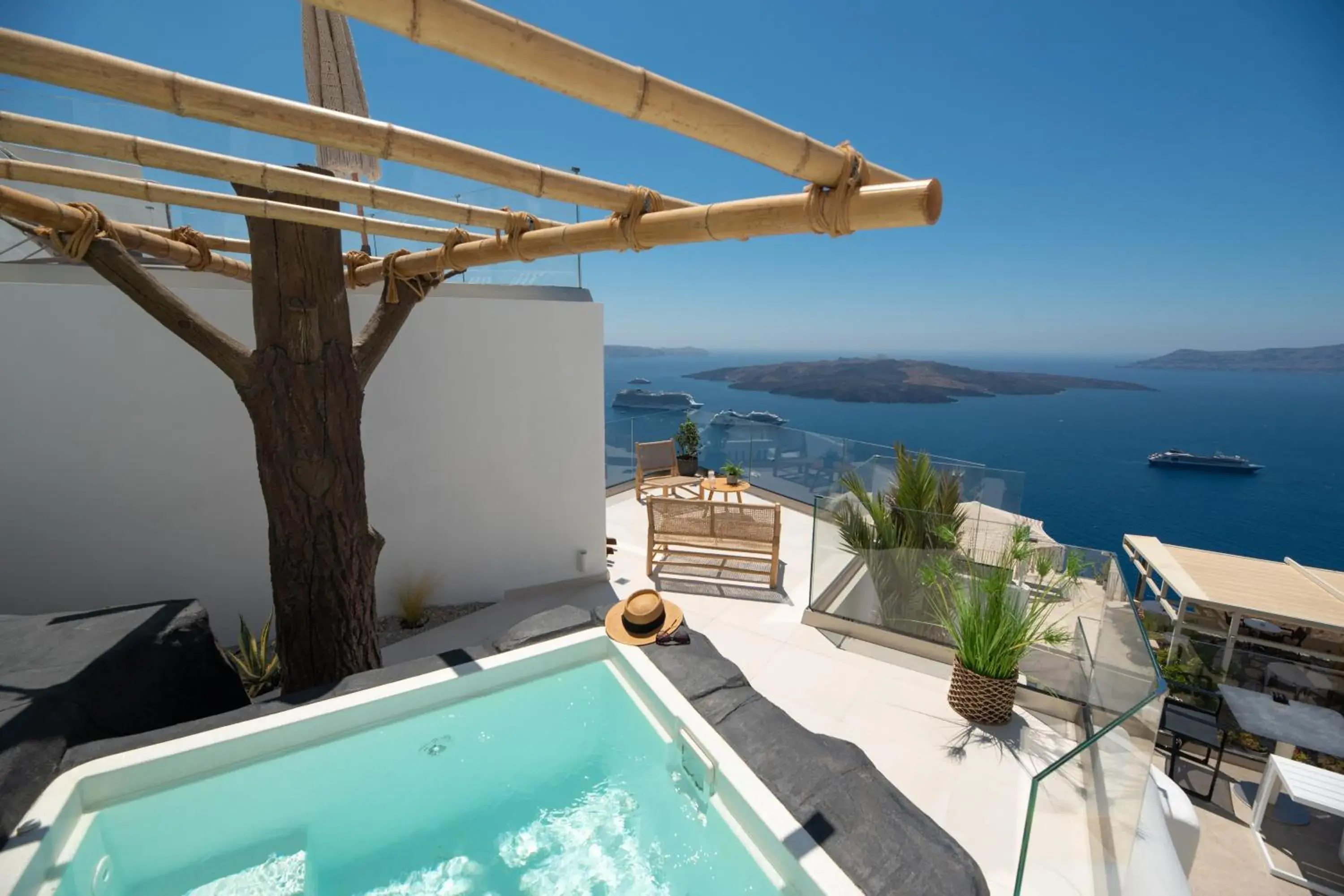 Junior Suite with outdoor heated jetted tub and Sea View in Daydream Luxury Suites Junior Suite with outdoor heated jetted tub and Sea View in Daydream Luxury Suites