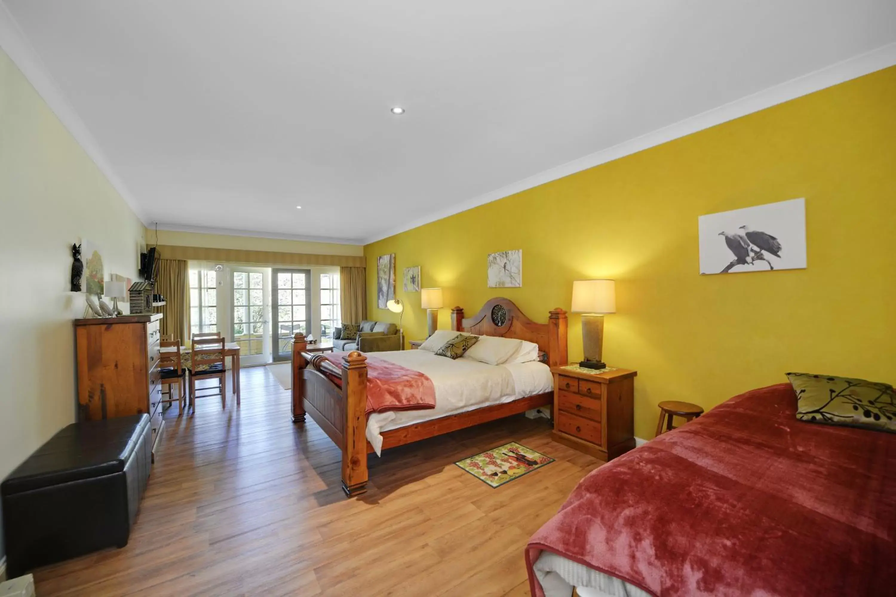 Australiana Room with Spa Bath in Bundanoon Lodge Australiana Room with Spa Bath in Bundanoon Lodge