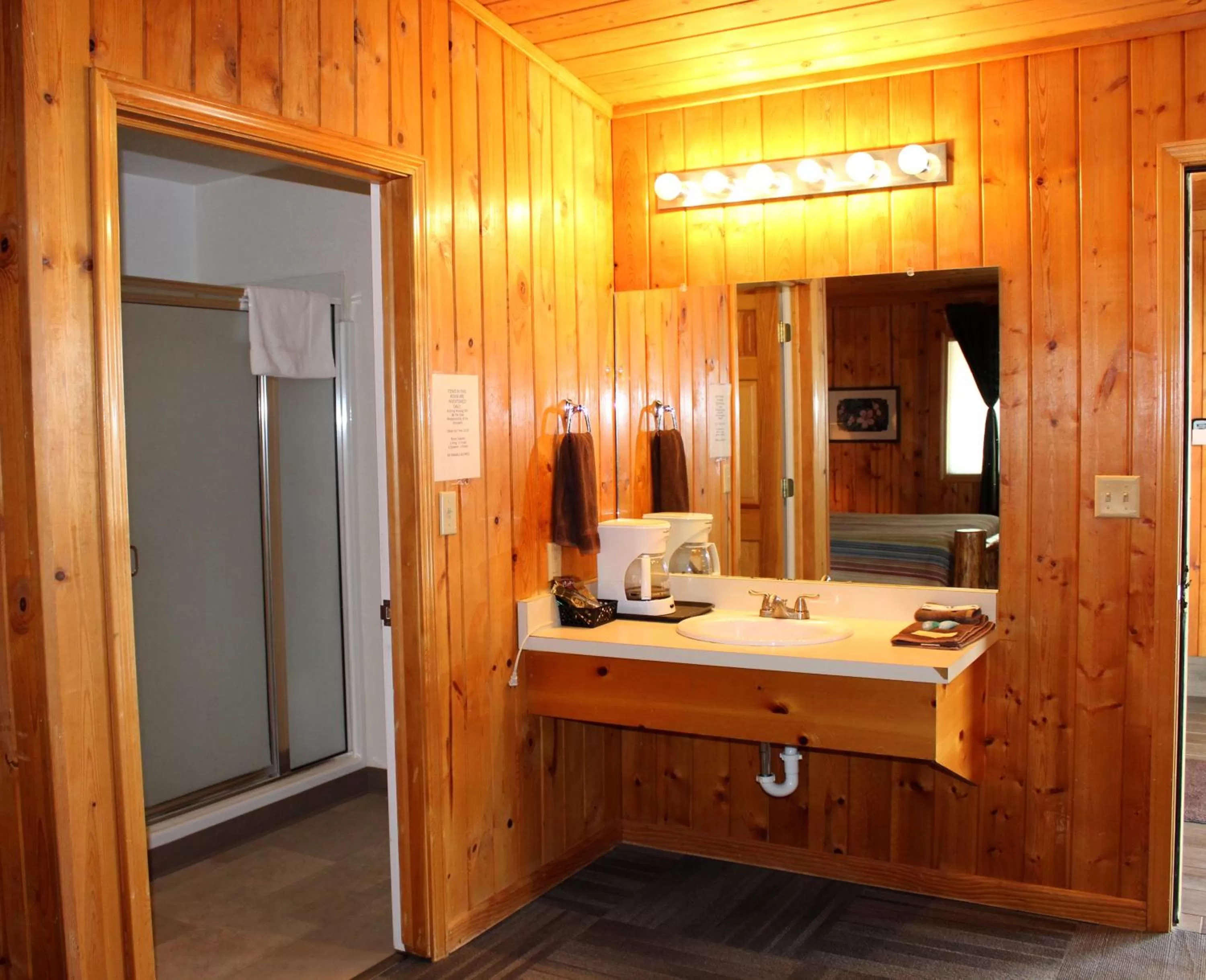 Shower, Bathroom in Boulder Inn