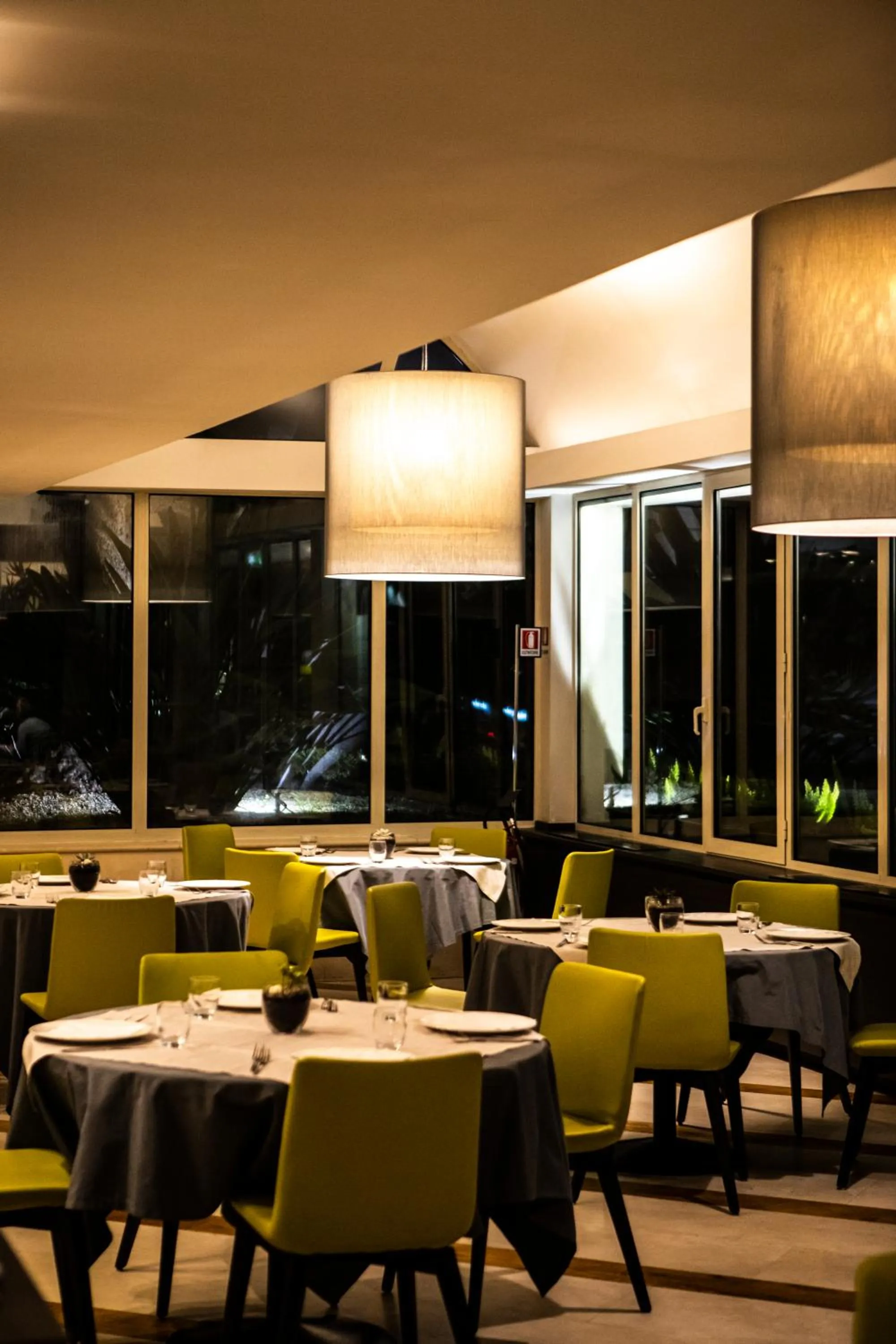 Restaurant/places to eat in Mercure Roma West