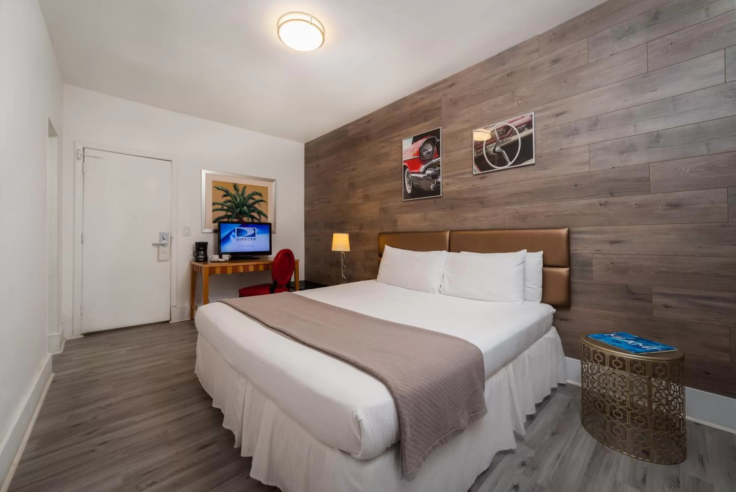 Bedroom, Bed in Century Hotel