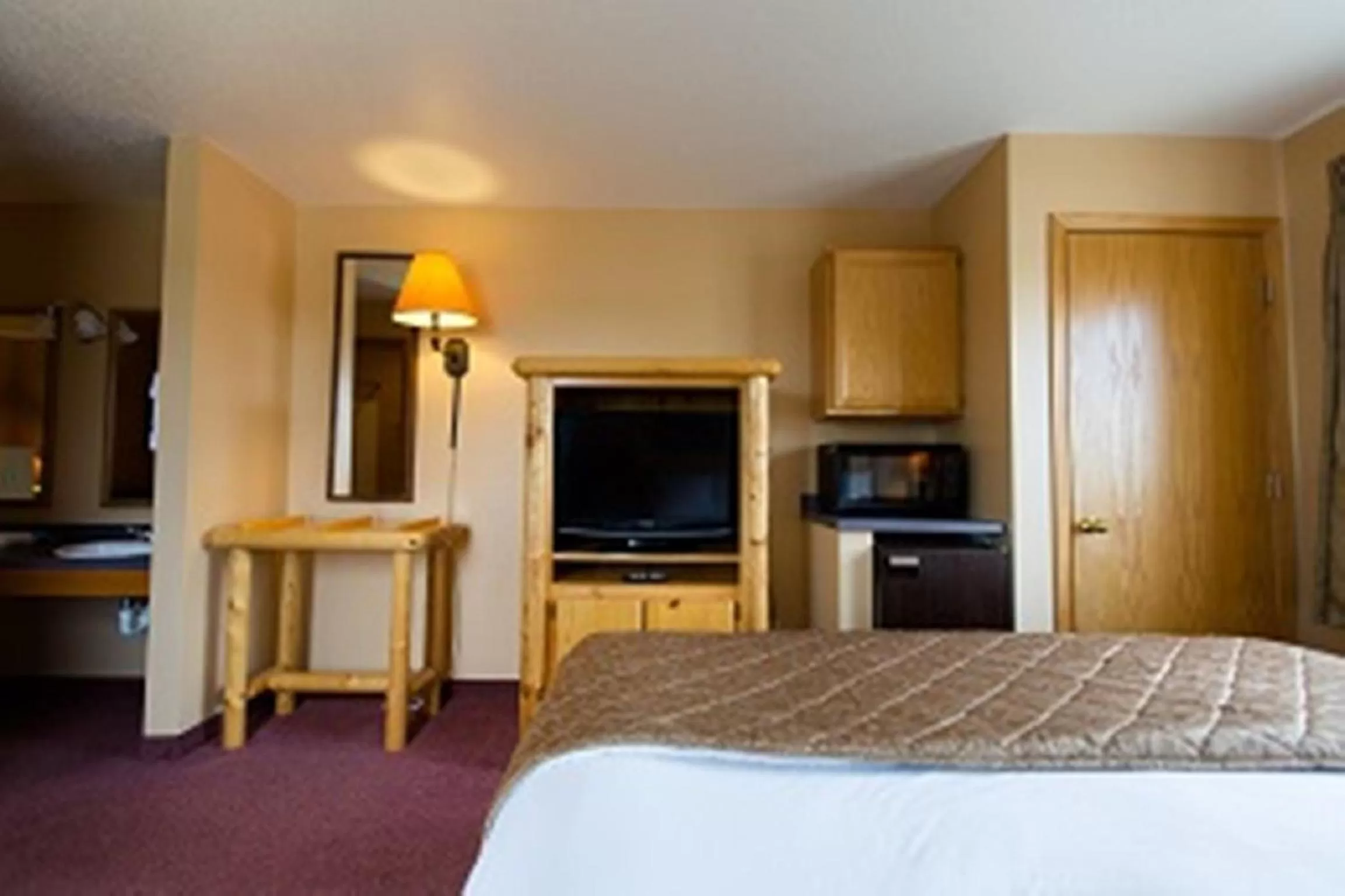 Bedroom, Bed in Cranberry Country Lodge