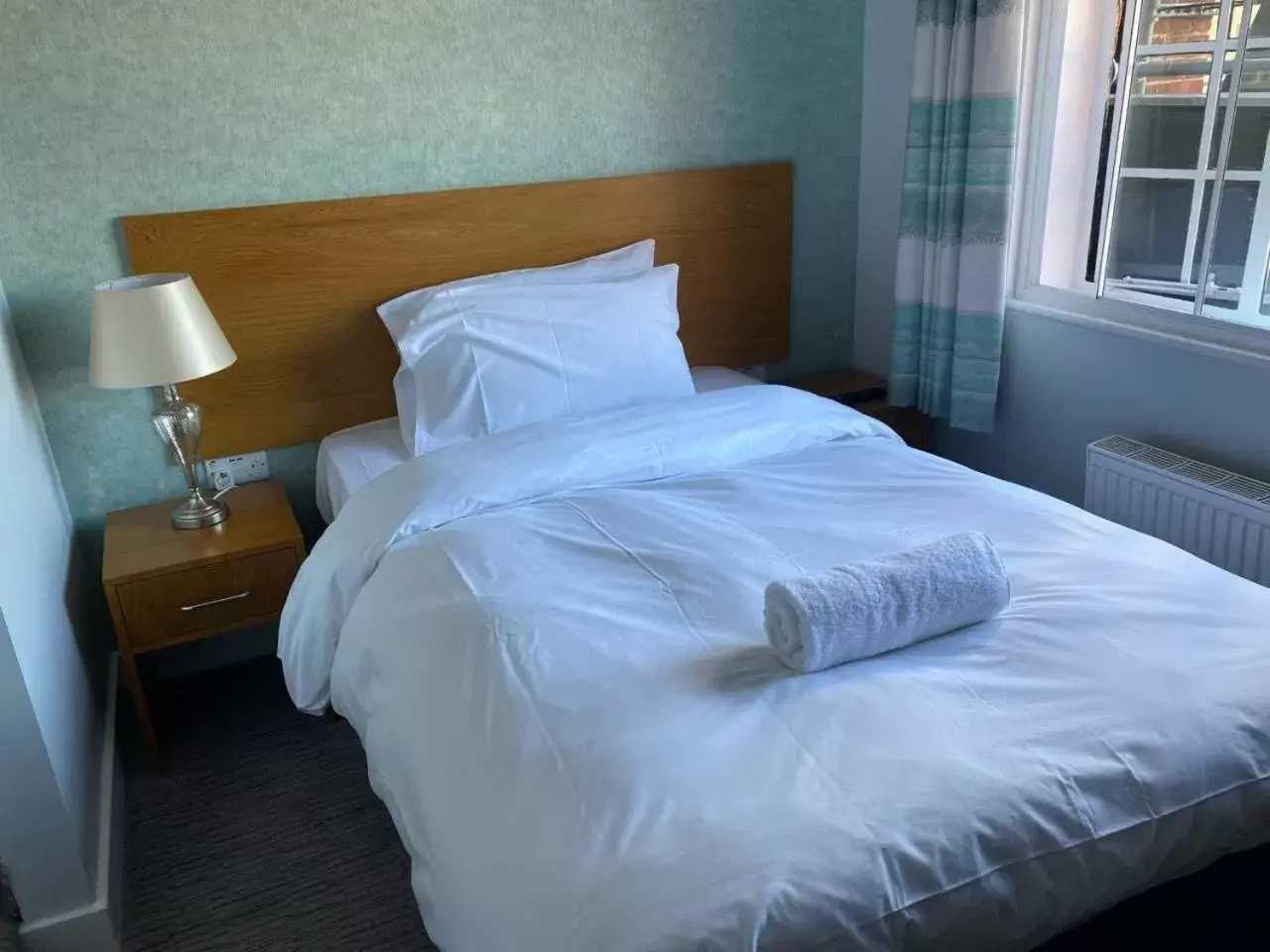 Small Double Room in Queen Street Tap Small Double Room in Queen Street Tap