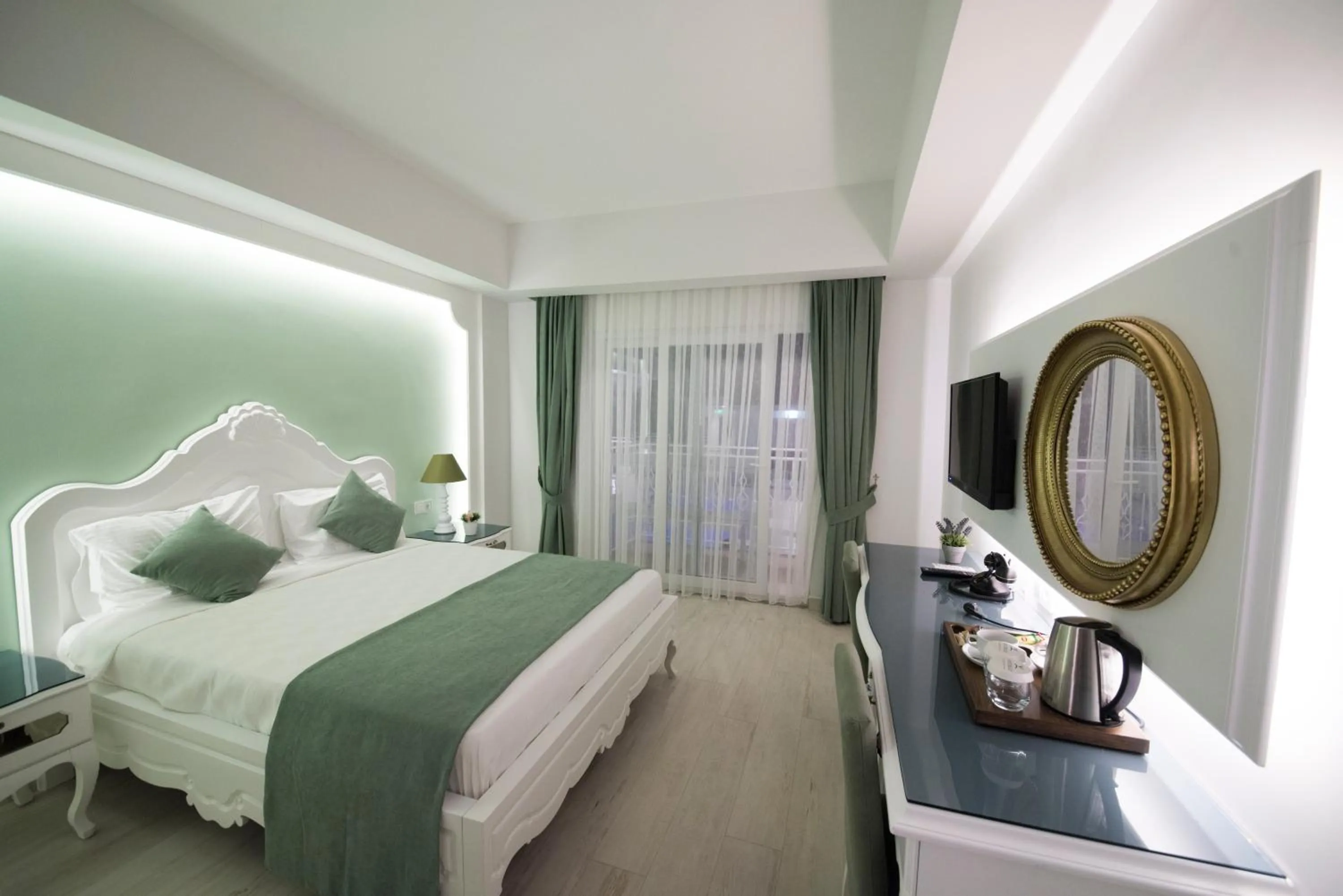 Photo of the whole room, Bed in Montebello Deluxe Hotel