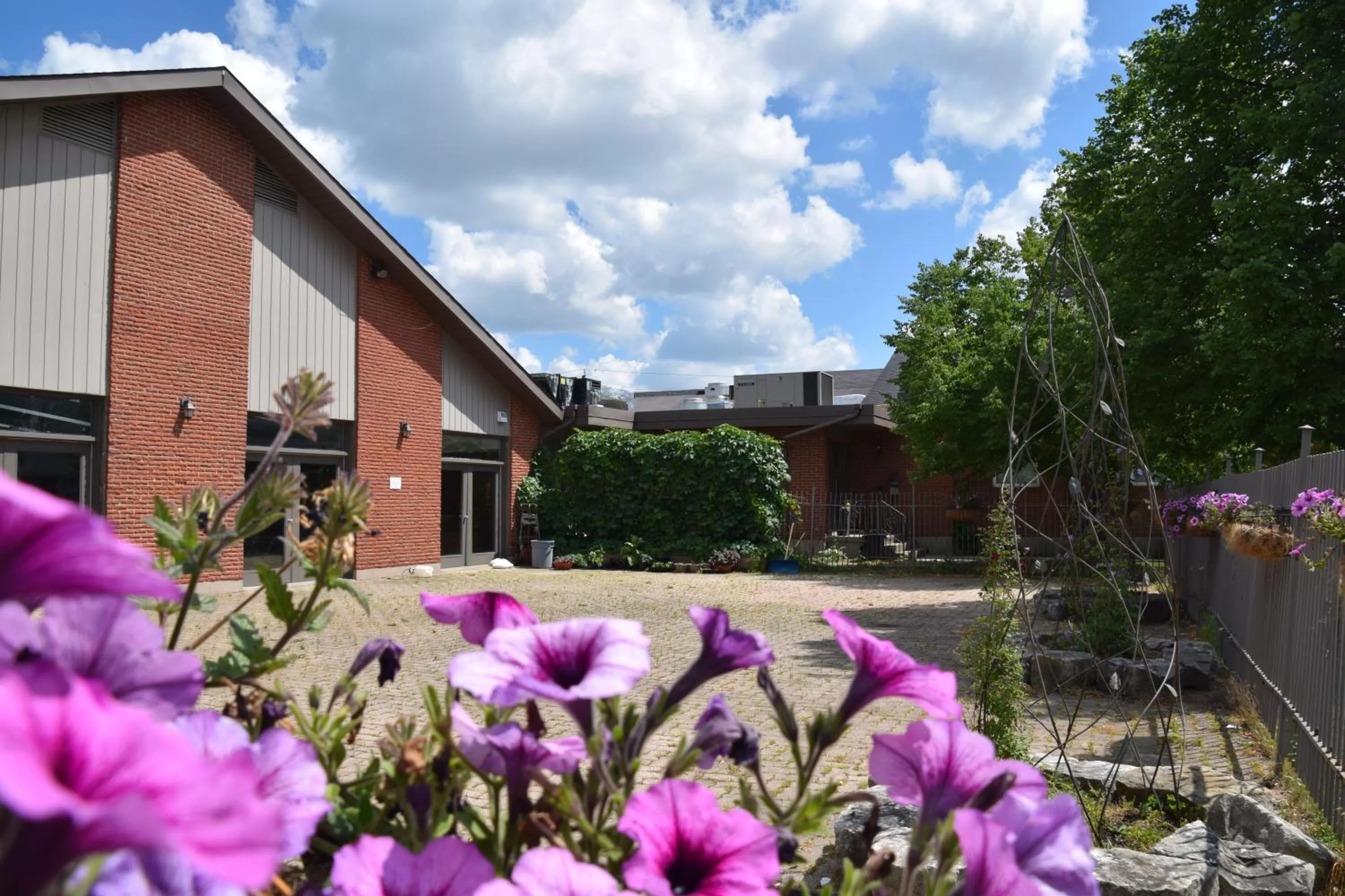 Patio in Rodeway Inn Festival