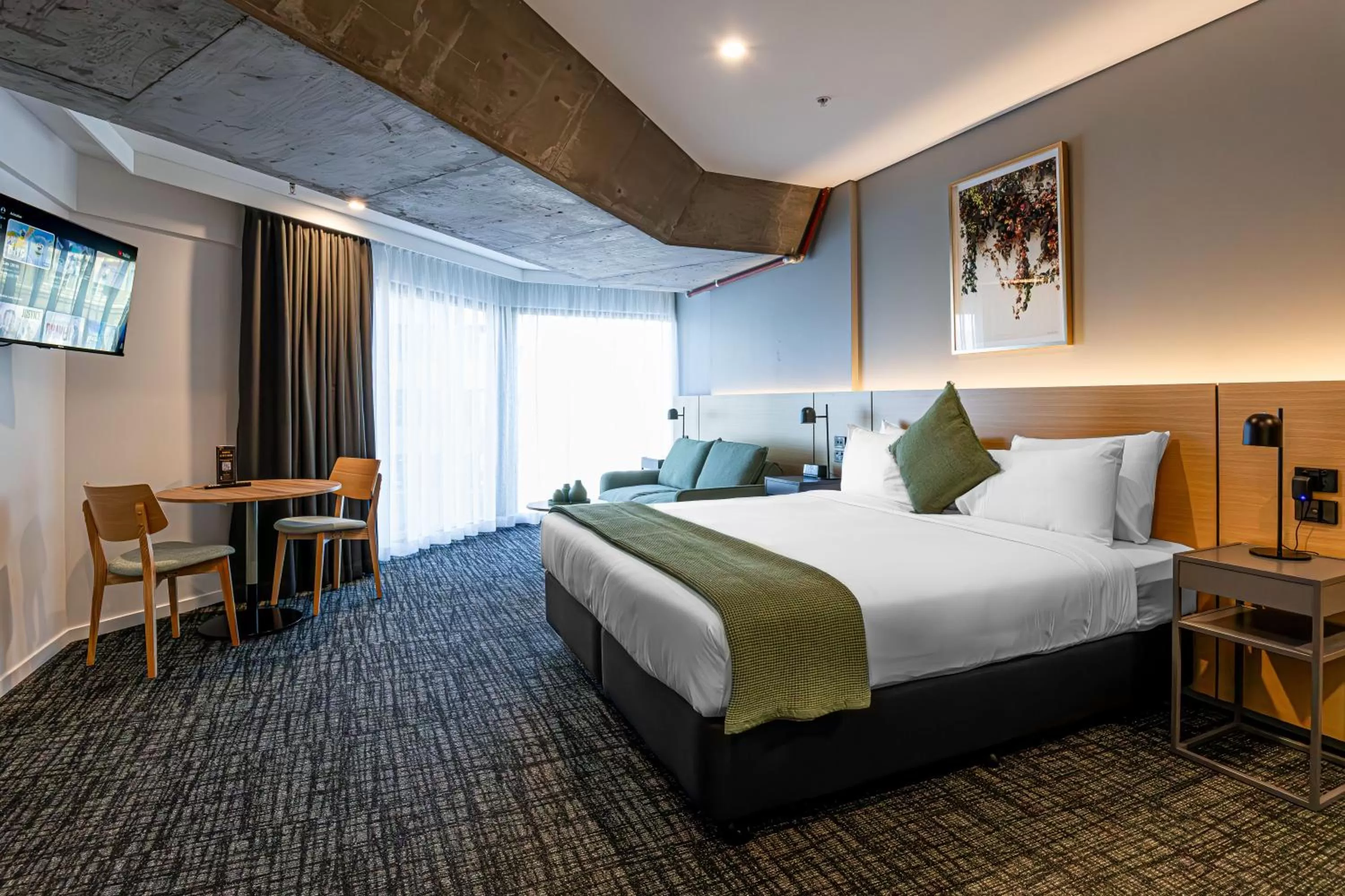 Photo of the whole room, Bed in Song Hotel Sydney