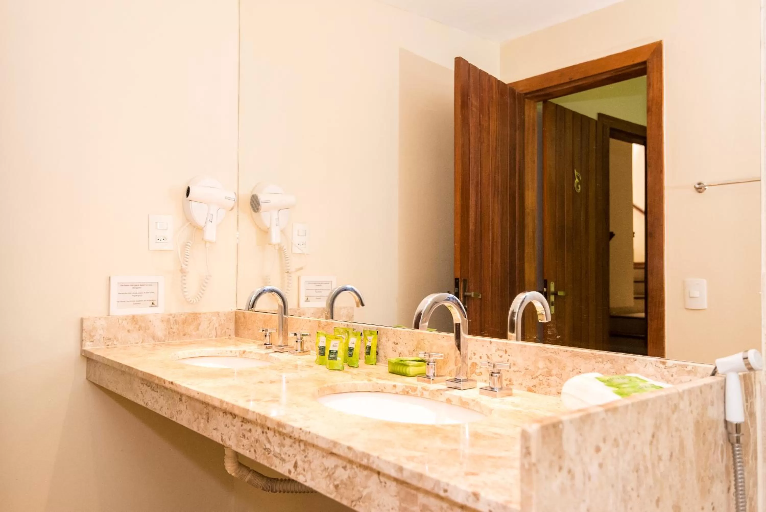 Bathroom in Pousada La Dolce Vita