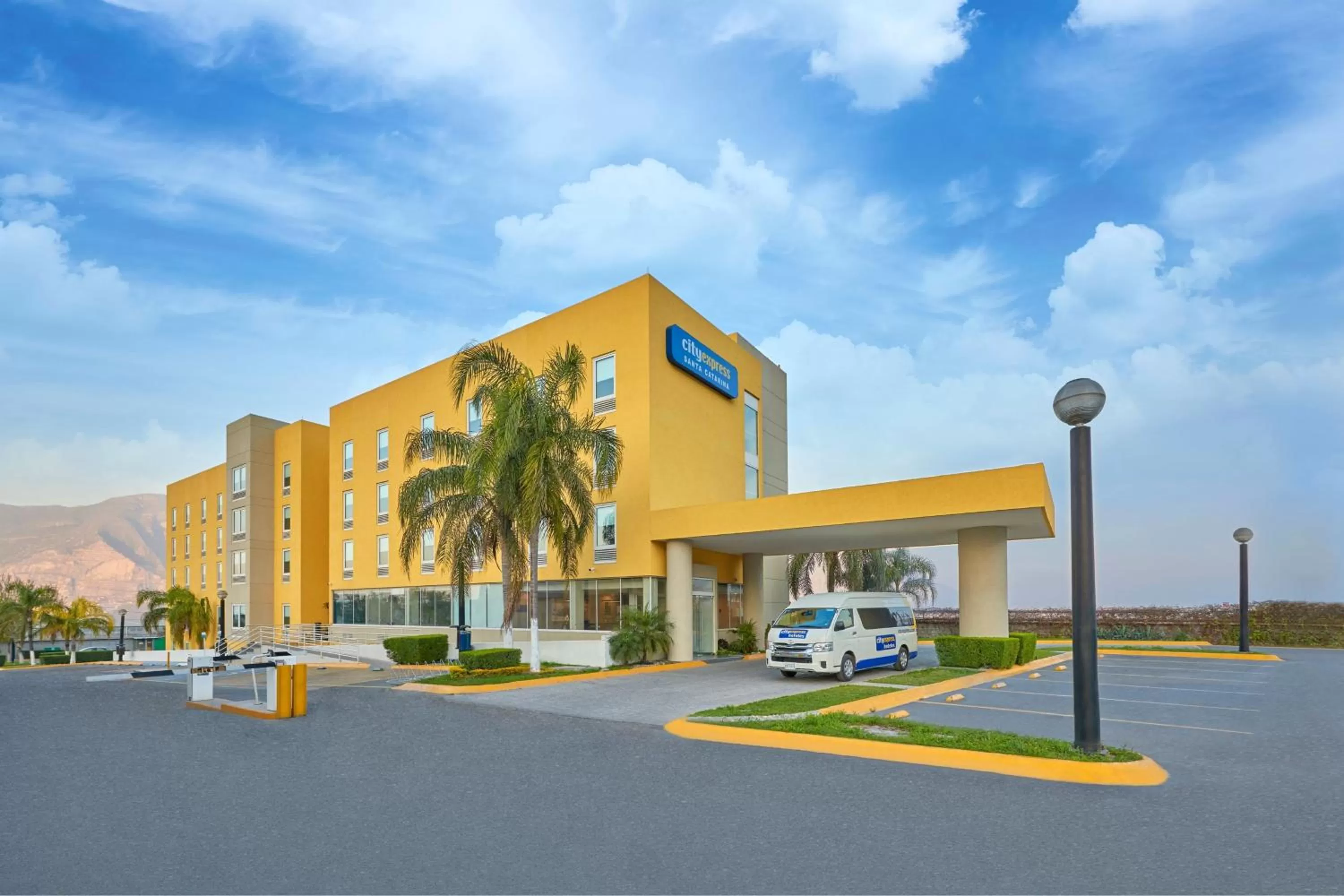 Property building in City Express by Marriott Monterrey Santa Catarina