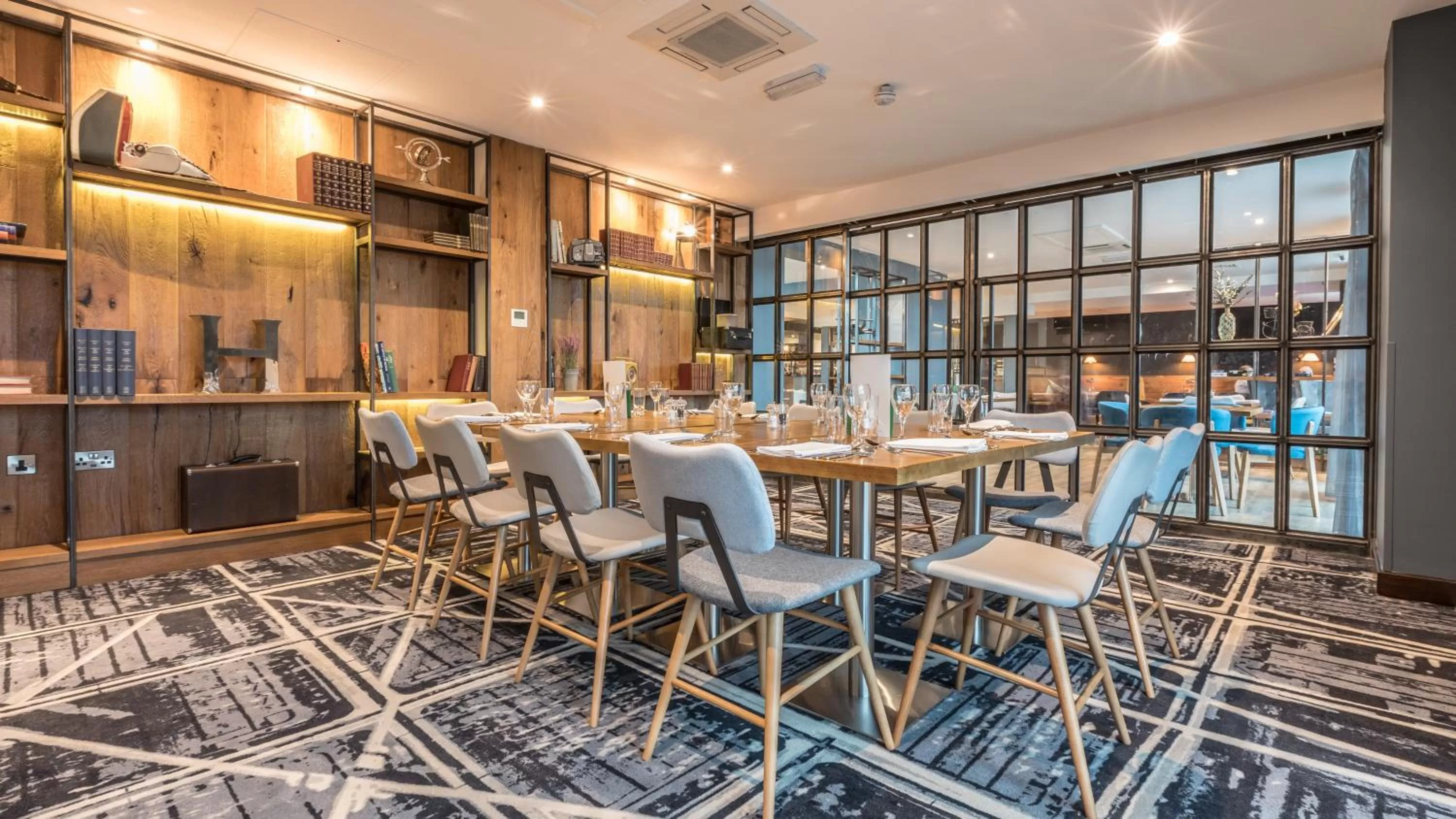 Meeting/conference room in Holiday Inn Manchester - Central Park, an IHG Hotel