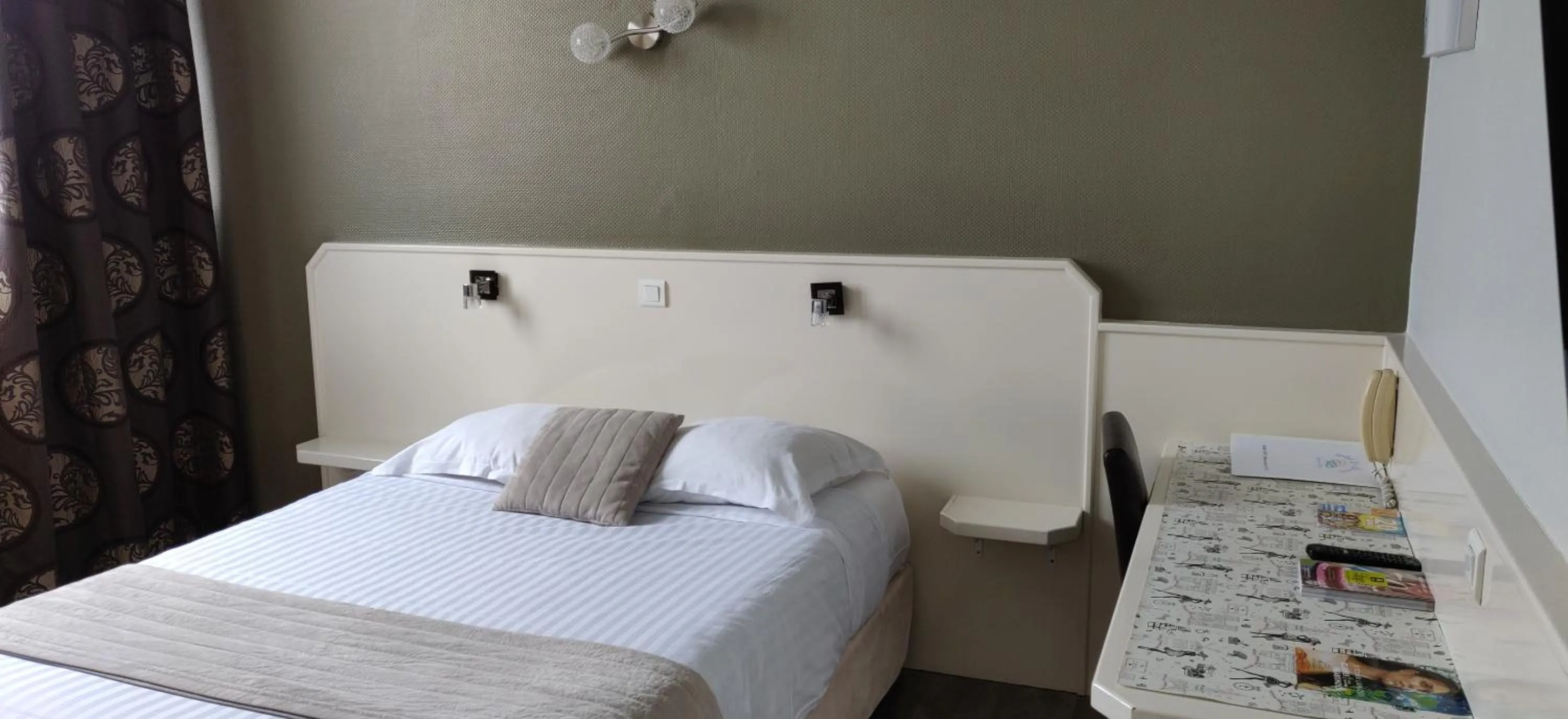 Bed in Logis Hôtel Les Bleuets