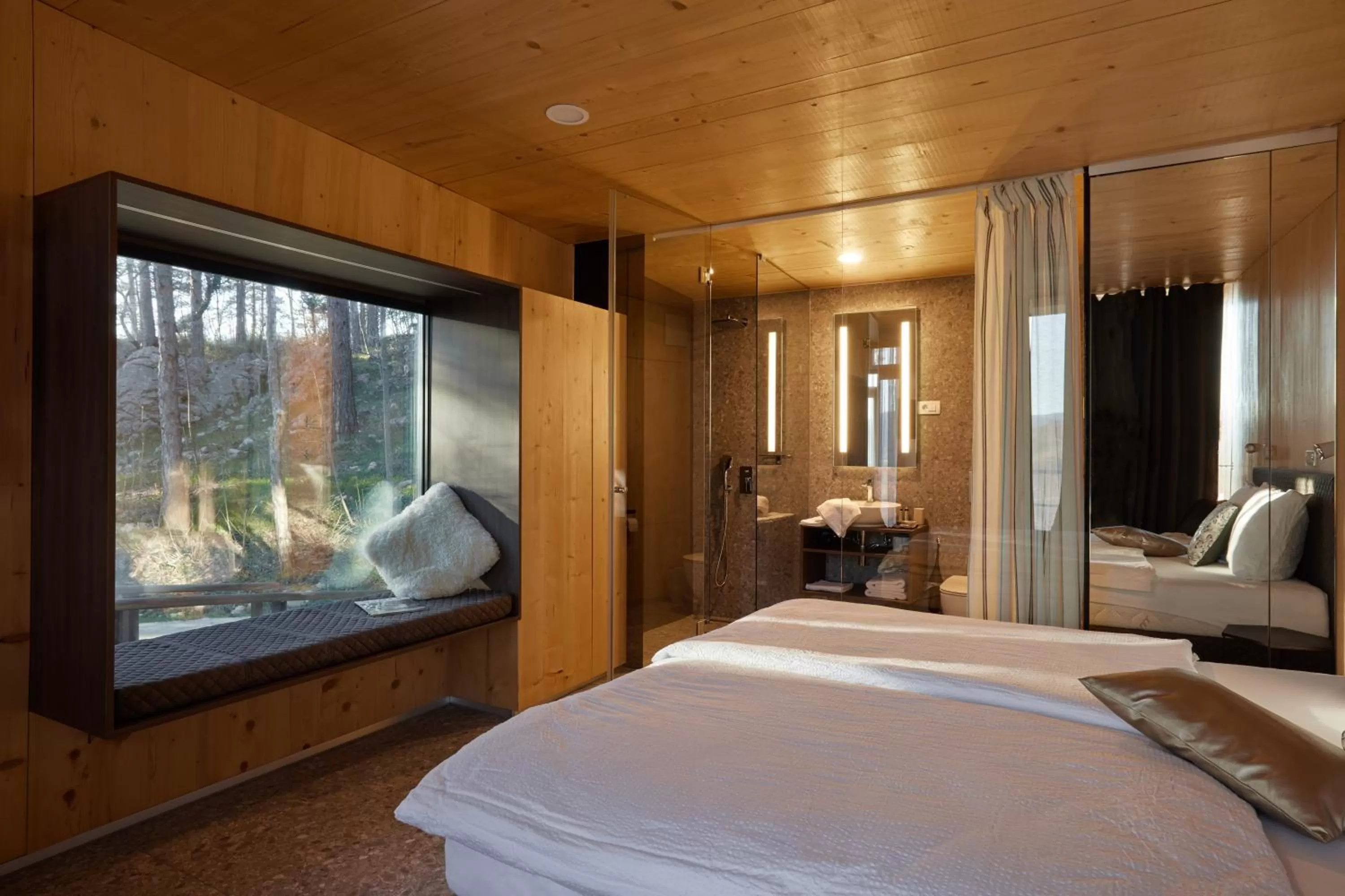 Bed, TV/Entertainment Center in Theodosius Forest Village - Glamping in Vipava valley